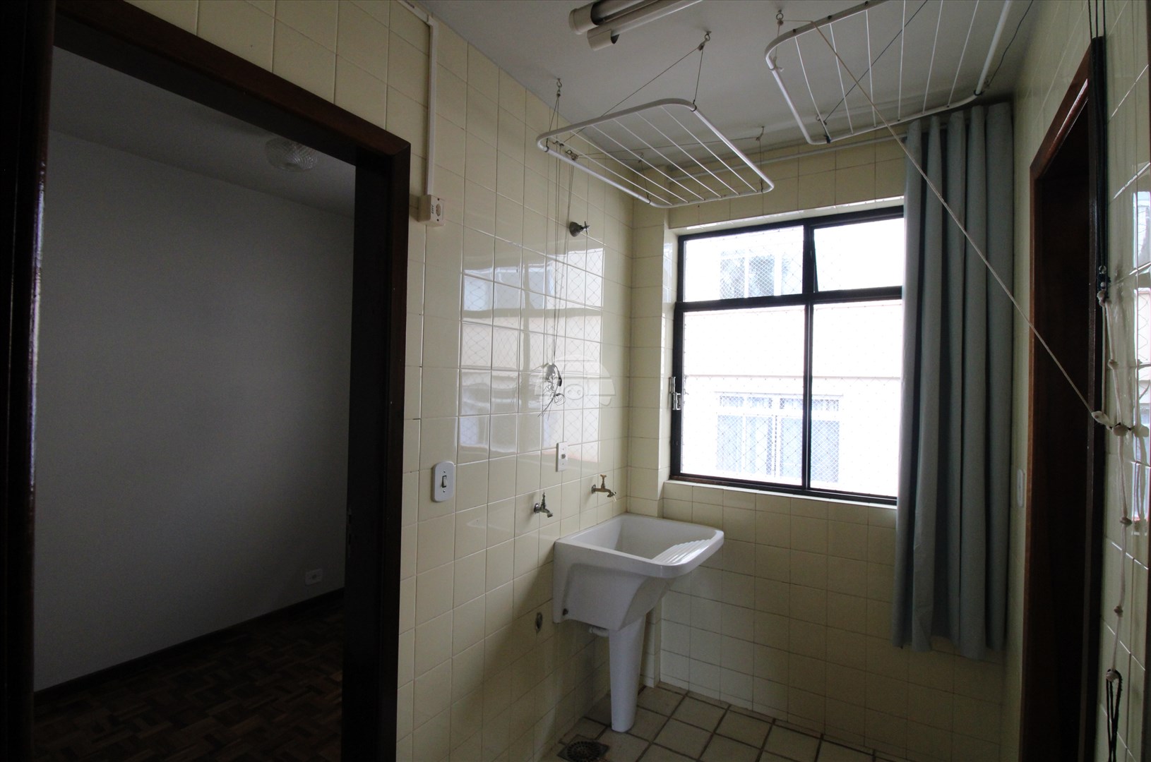 Apartamento para alugar em Cristo Rei, Curitiba — Outrasul Imobiliária