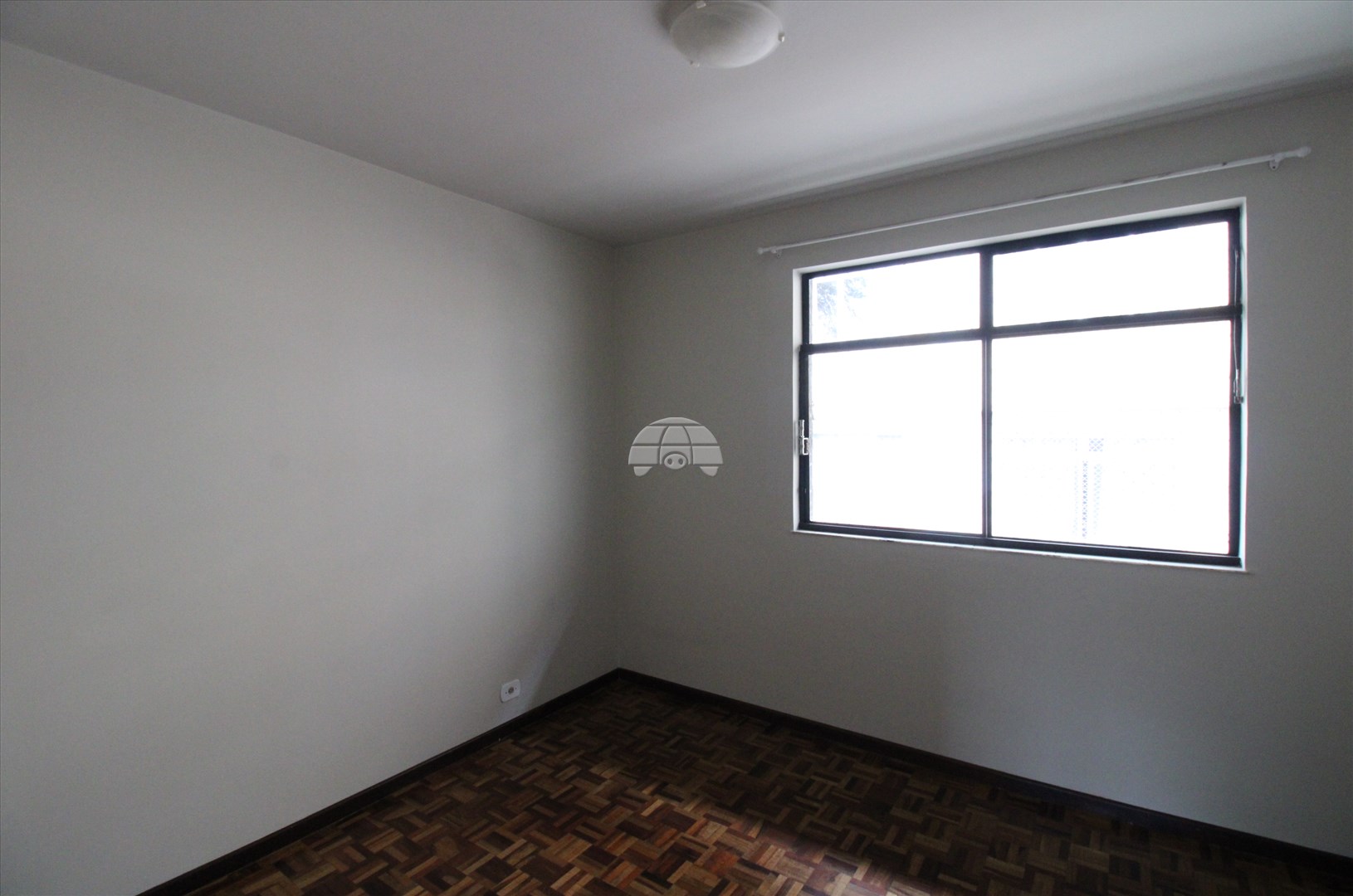 Apartamento para alugar em Cristo Rei, Curitiba — Outrasul Imobiliária