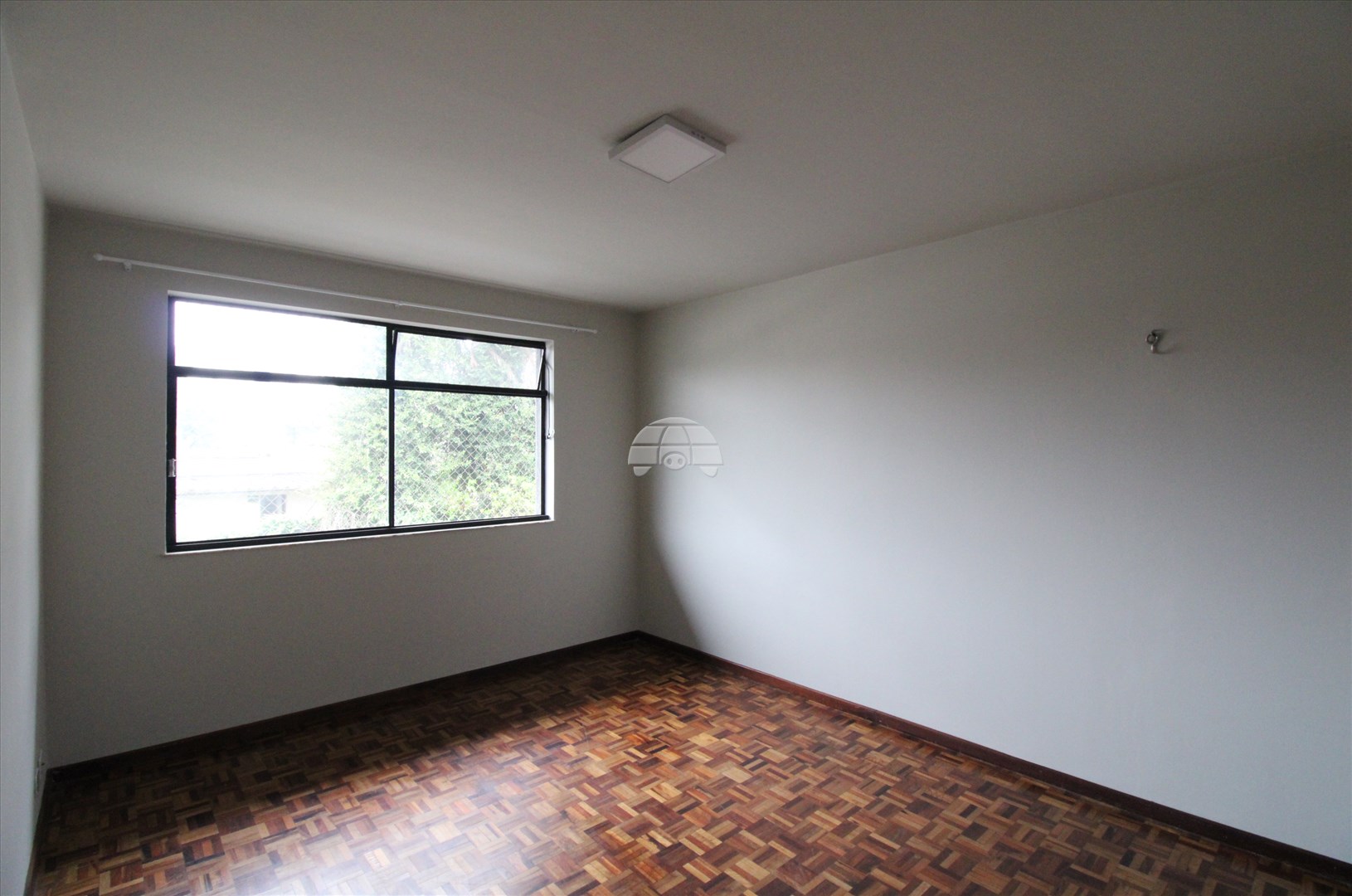 Apartamento para alugar em Cristo Rei, Curitiba — Outrasul Imobiliária