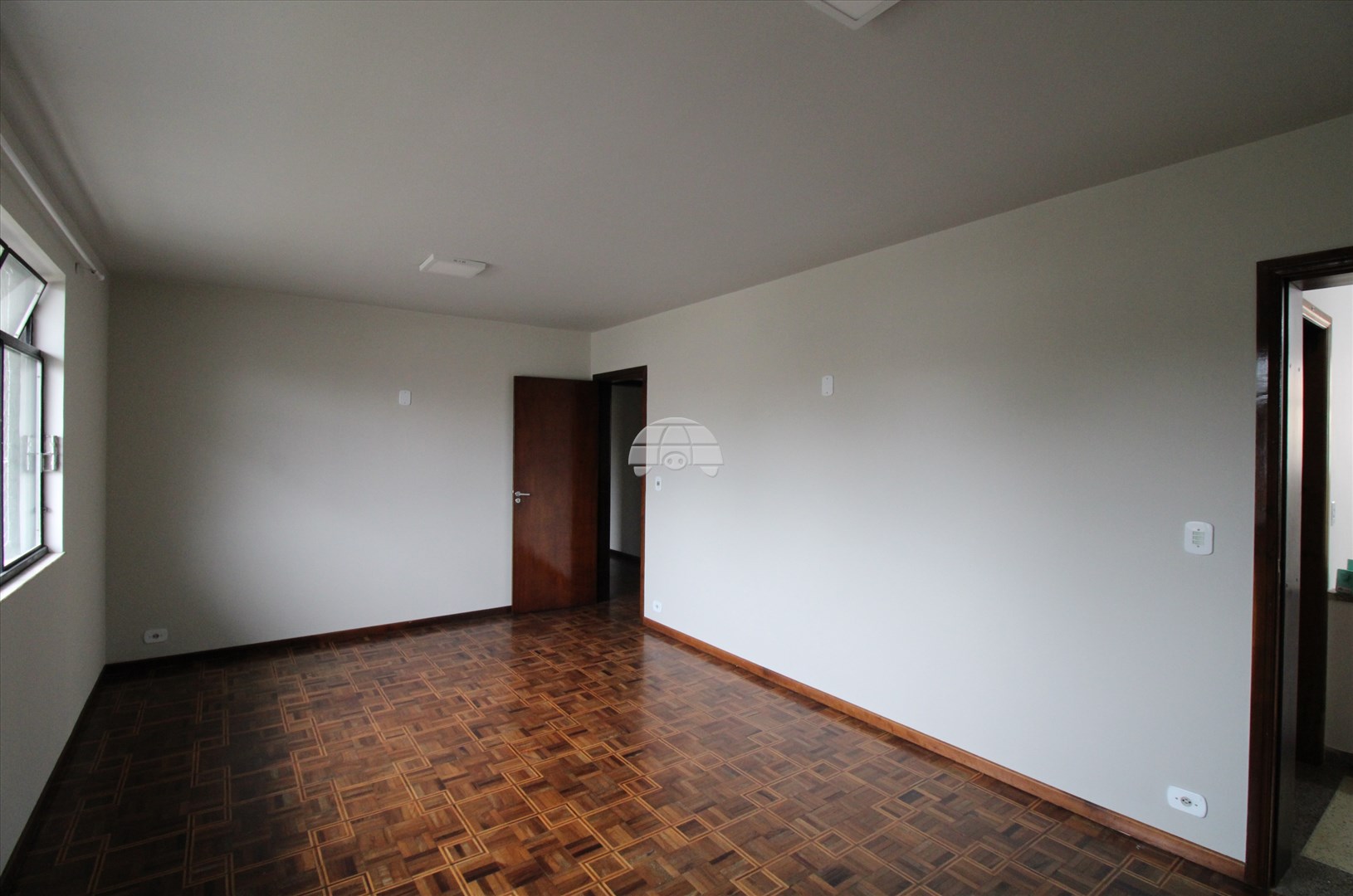 Apartamento para alugar em Cristo Rei, Curitiba — Outrasul Imobiliária