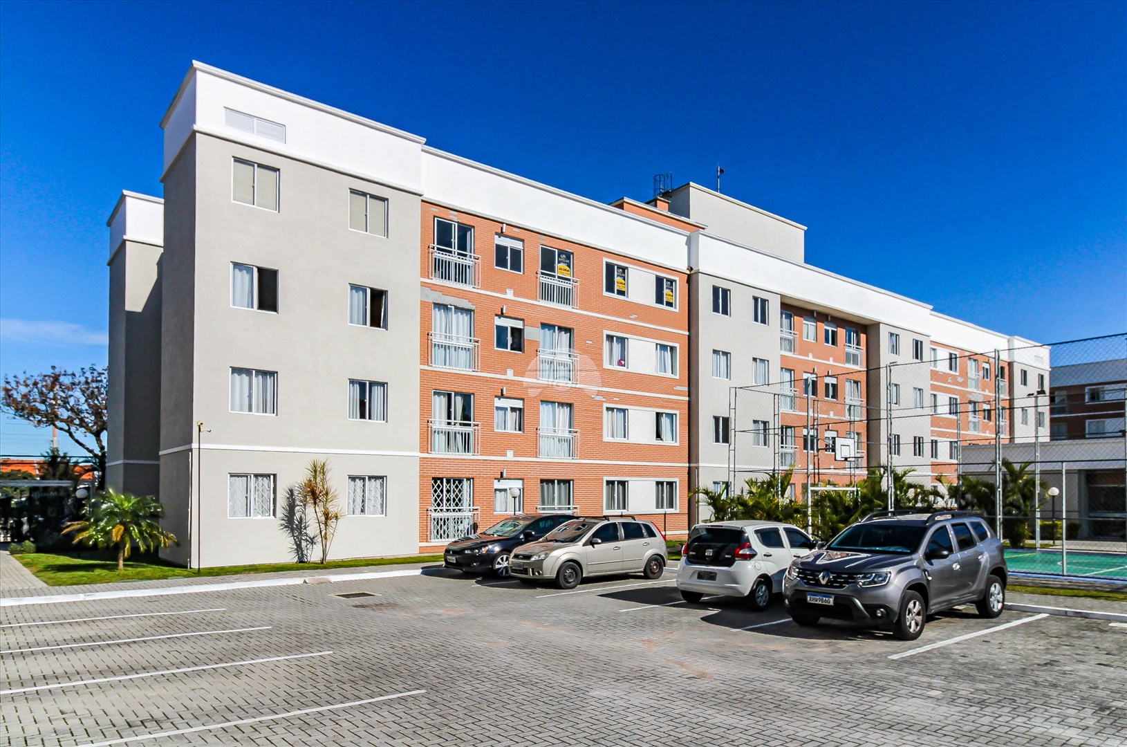 Apartamento Residencial para Locação no Bairro Hauer ref. 85986 (1 / 10)