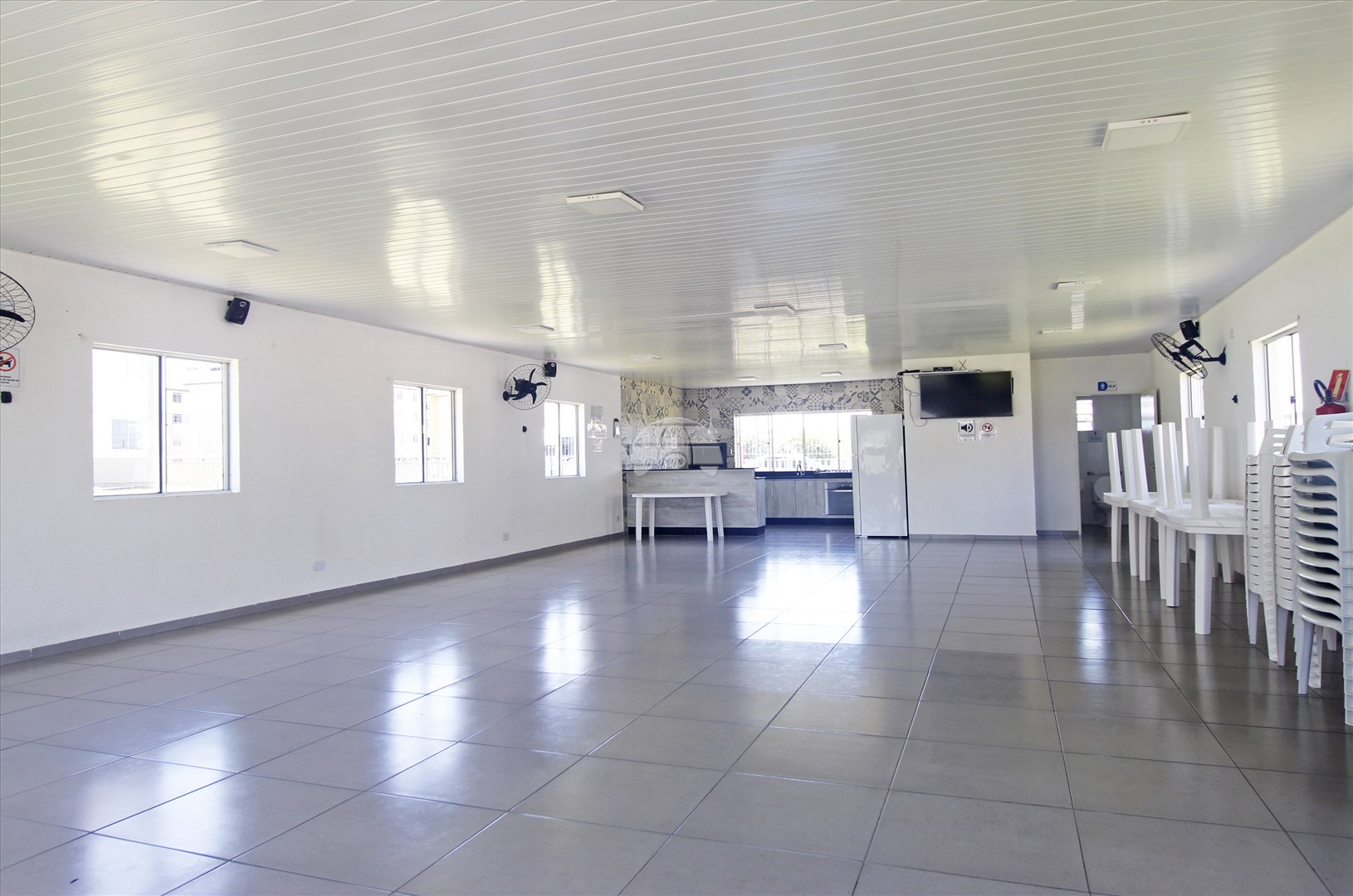 Apartamento para alugar em Sítio Cercado, Curitiba — Portal Chave Fácil