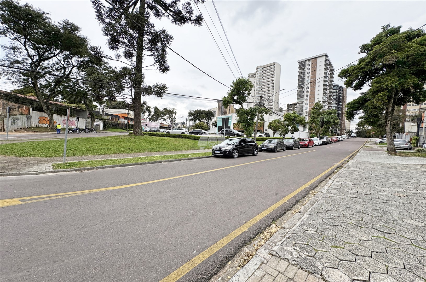 Comercial para alugar em Mercês, Curitiba — Imobiliária Razão