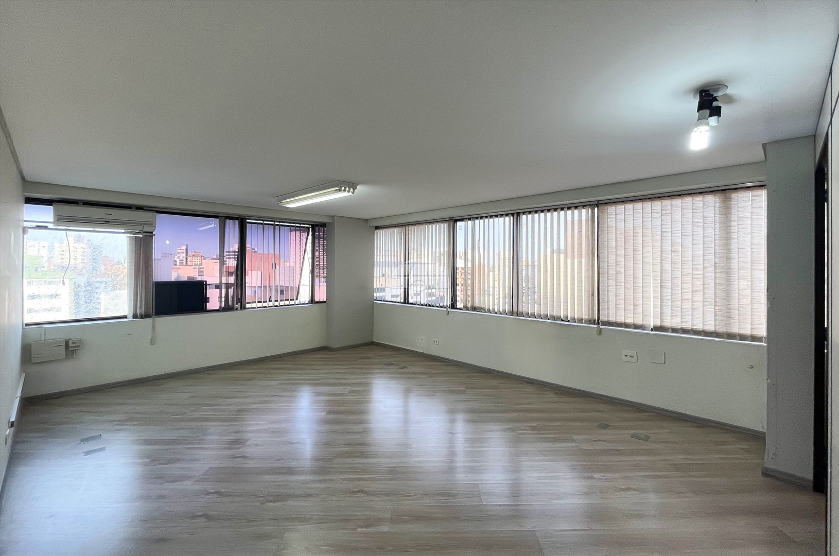 SALA COMERCIAL