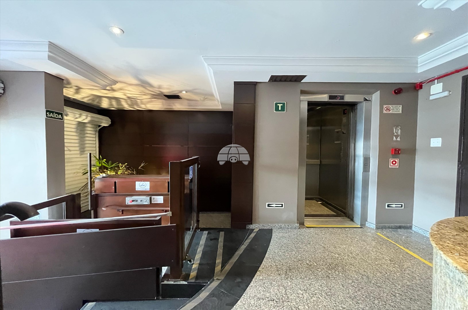 Prédio Comercial para Locação no Bairro Portão ref. 80517 (8 / 10)