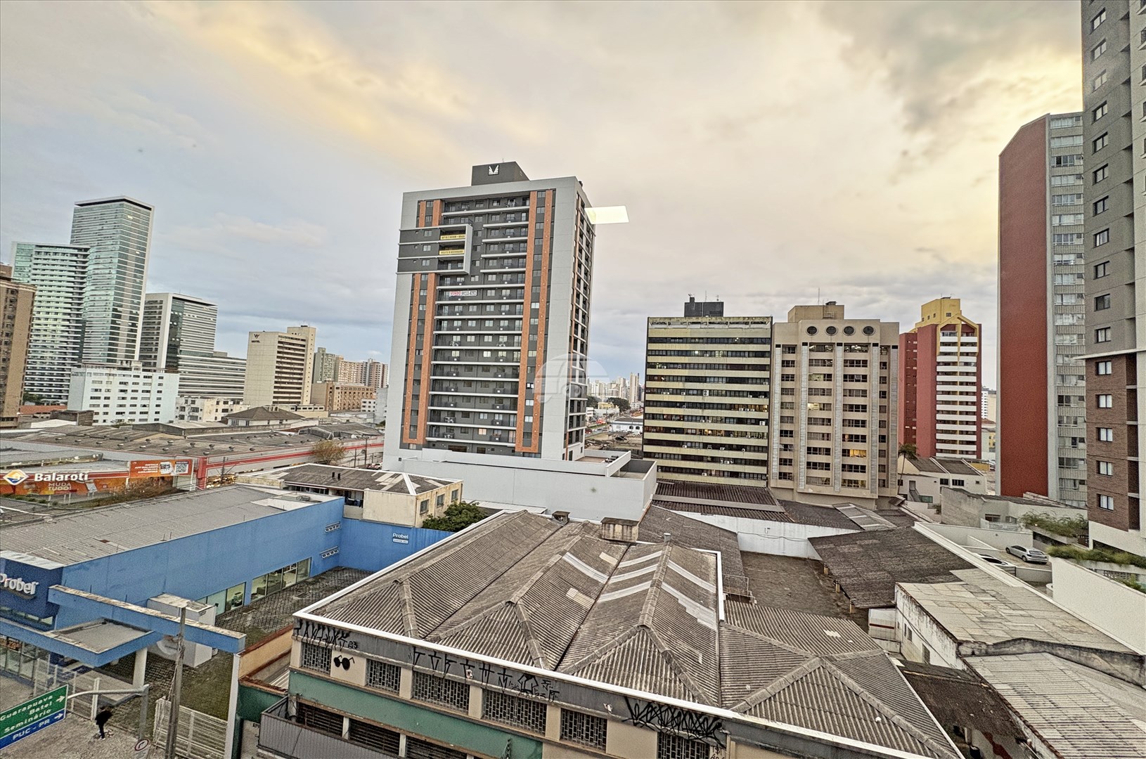 Apartamento para alugar em Centro, Curitiba — Portal Chave Fácil