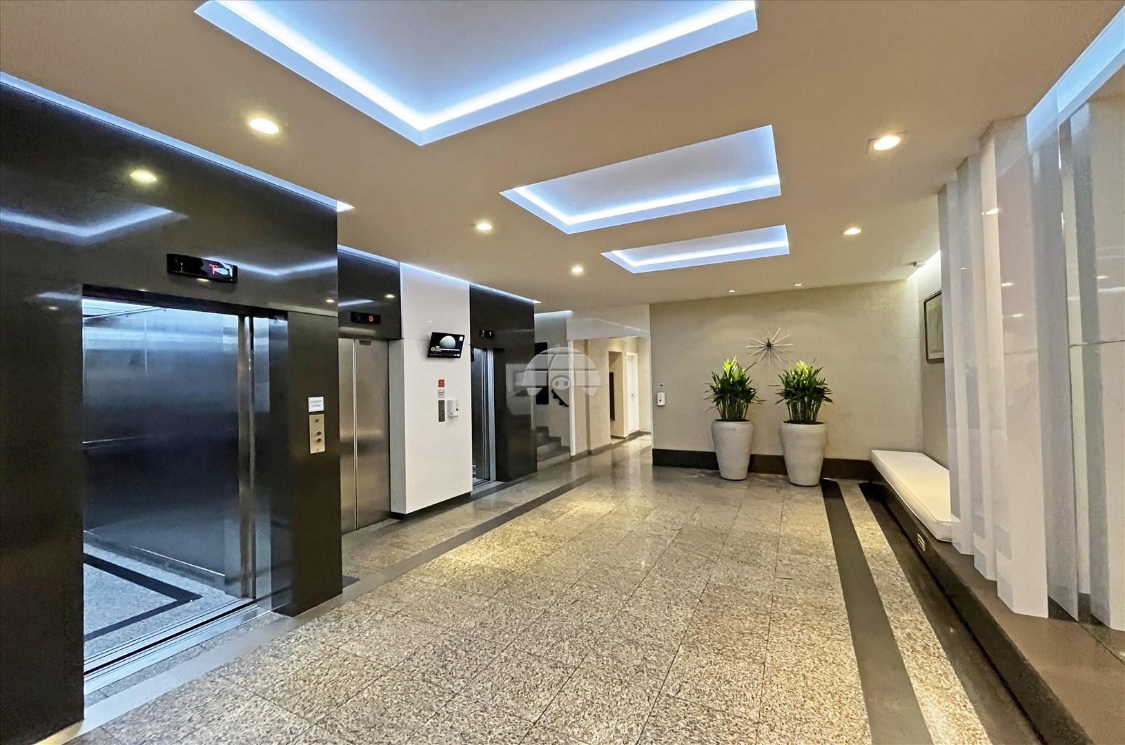 Sala/Conjunto Comercial para alugar em Mercês, Curitiba — Portal Chave Fácil