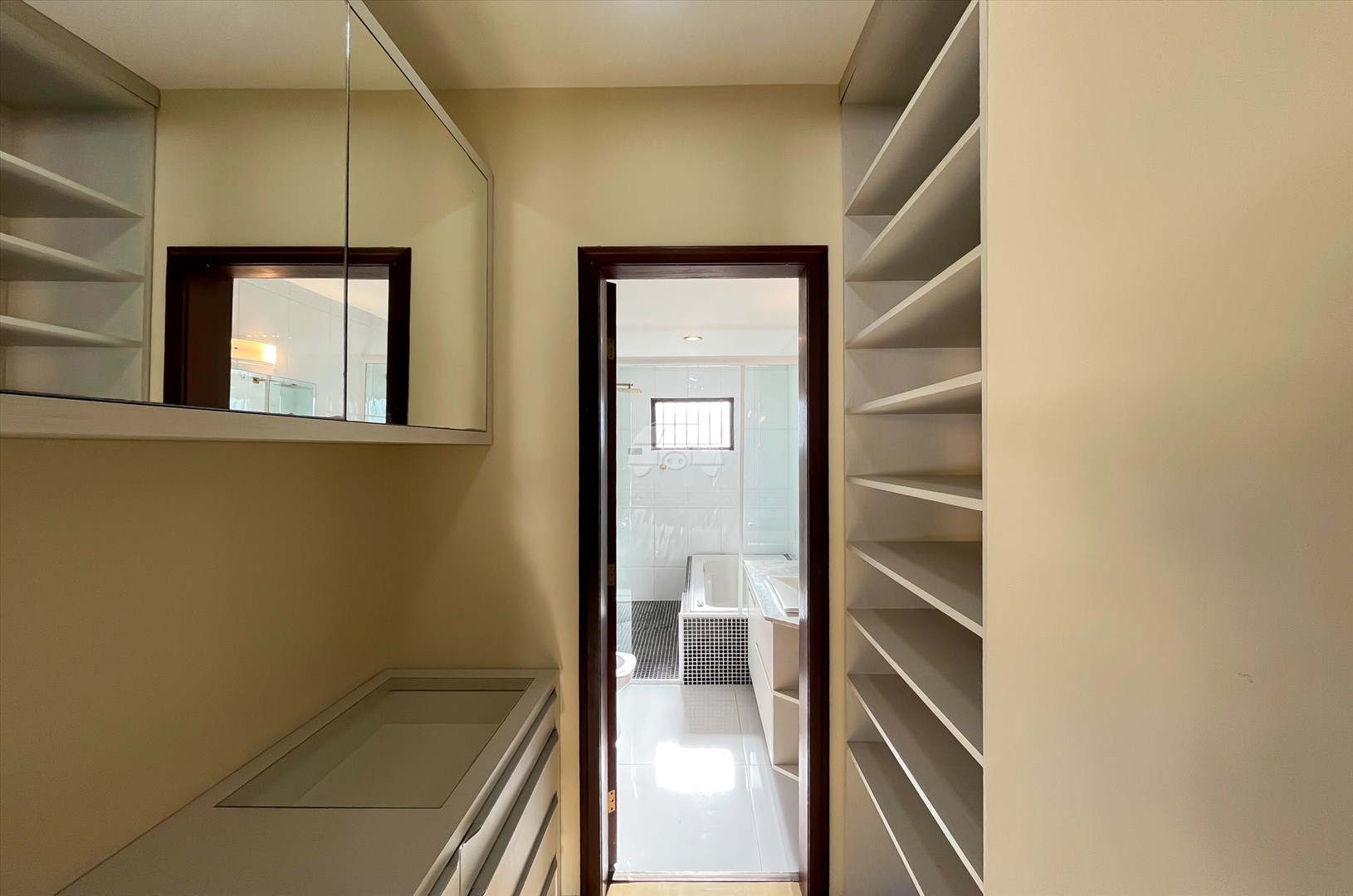 Casa para alugar em Boa Vista, Curitiba — MAFI ADMINISTRADORA DE IMOVEIS LTDA