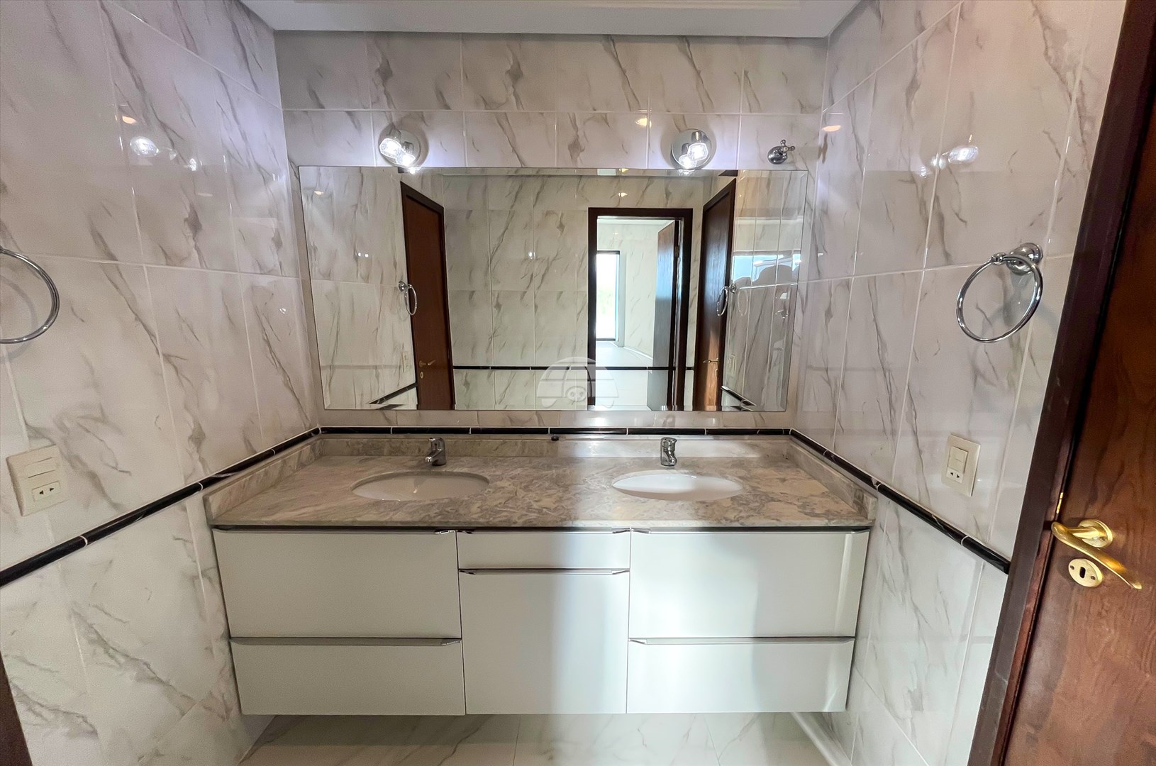 Casa para alugar em Boa Vista, Curitiba — MAFI ADMINISTRADORA DE IMOVEIS LTDA