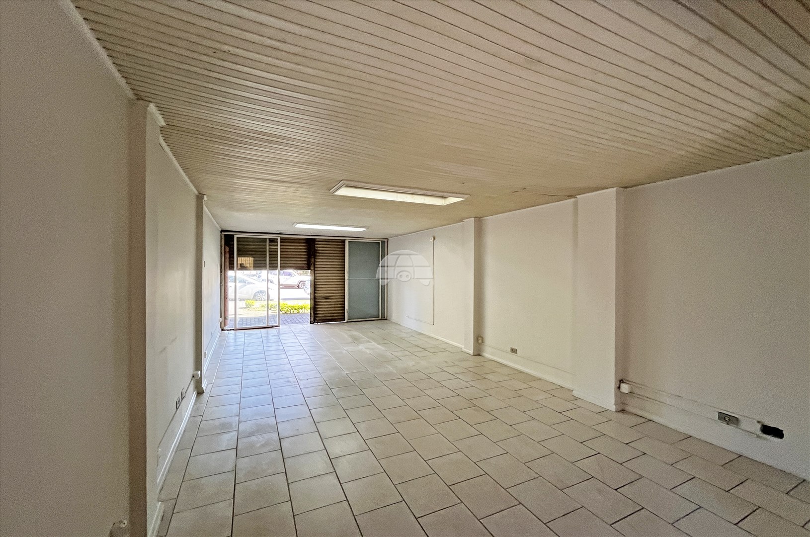 Loja Comercial para Locação no Bairro Portão ref. 17251 (4 / 10)