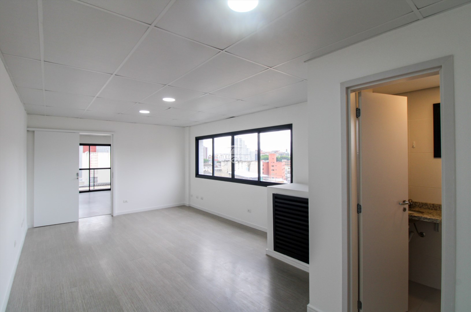 Sala/Conjunto Comercial para alugar em Centro, Curitiba — Portal Chave Fácil