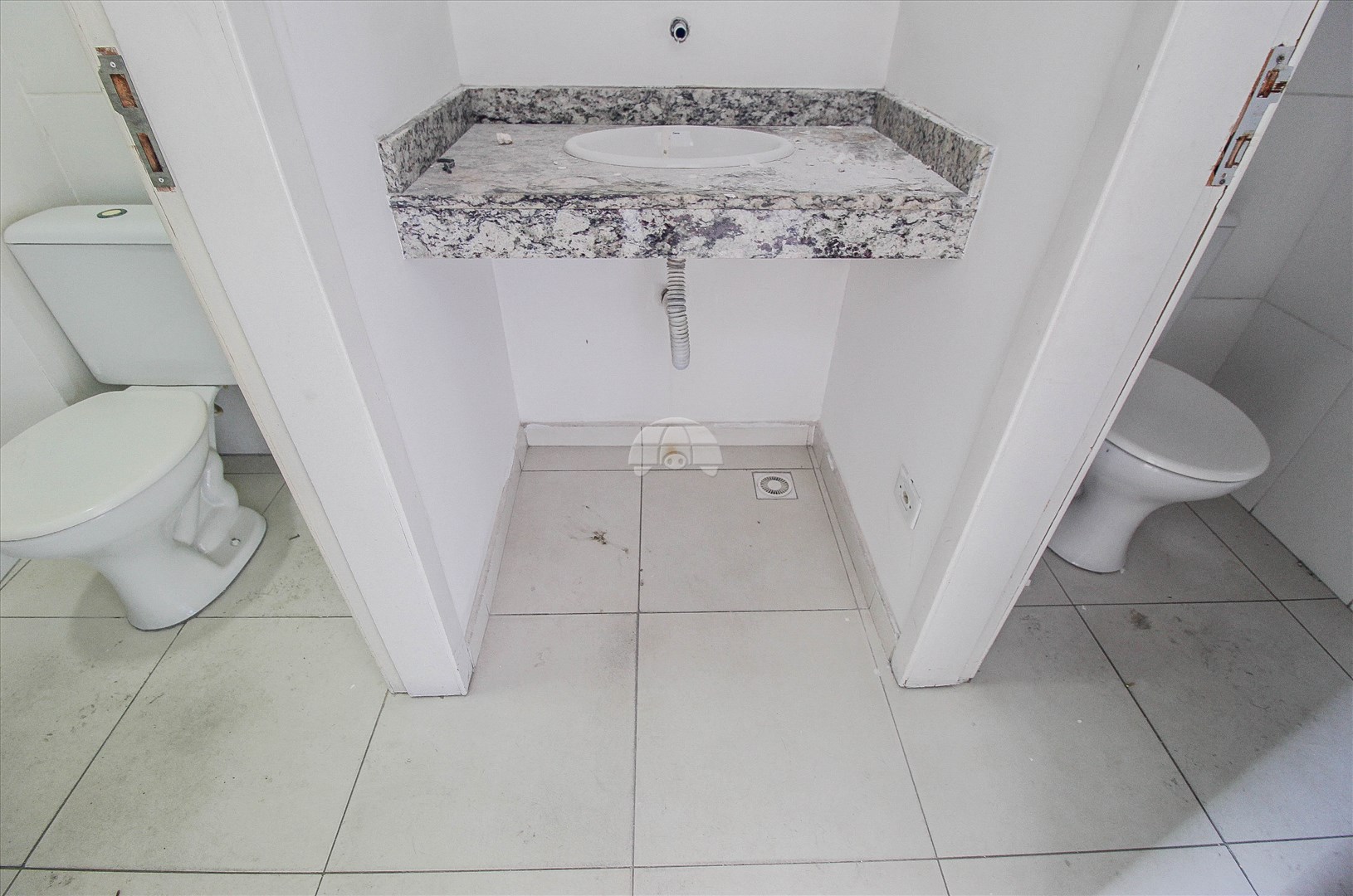 Comercial para alugar em Sítio Cercado, Curitiba — GOMES CONSULTOR IMOBILIARIO LTDA.