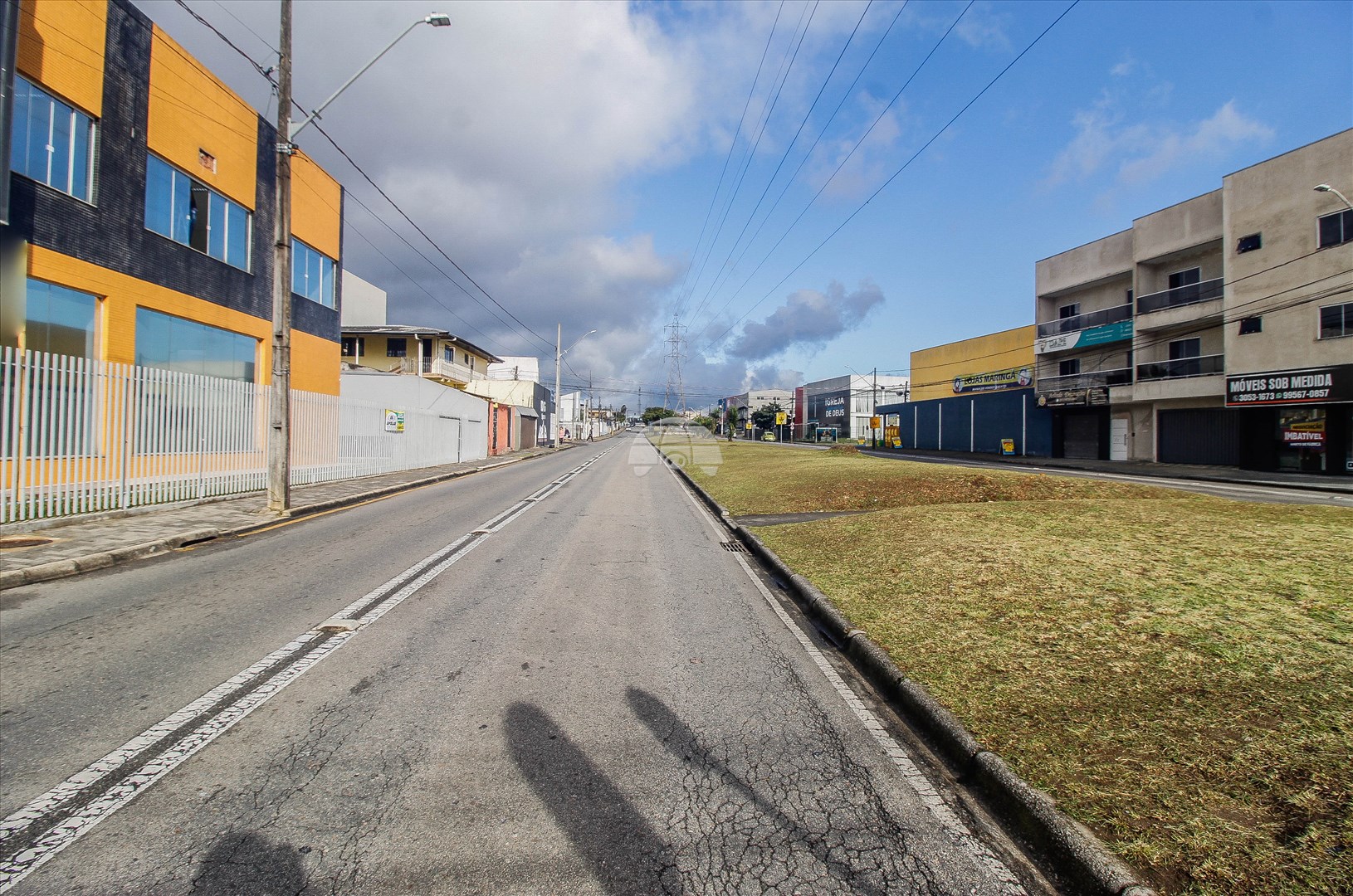 Comercial para alugar em Sítio Cercado, Curitiba — GOMES CONSULTOR IMOBILIARIO LTDA.