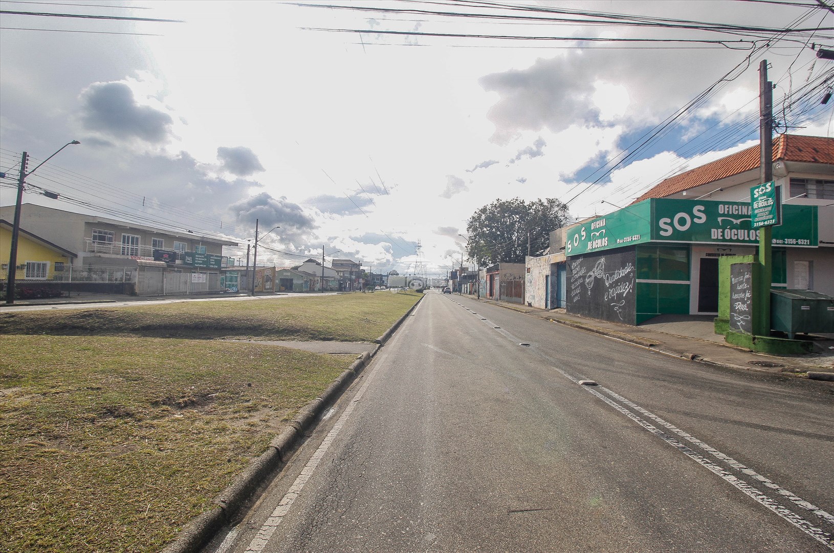 Comercial para alugar em Sítio Cercado, Curitiba — GOMES CONSULTOR IMOBILIARIO LTDA.