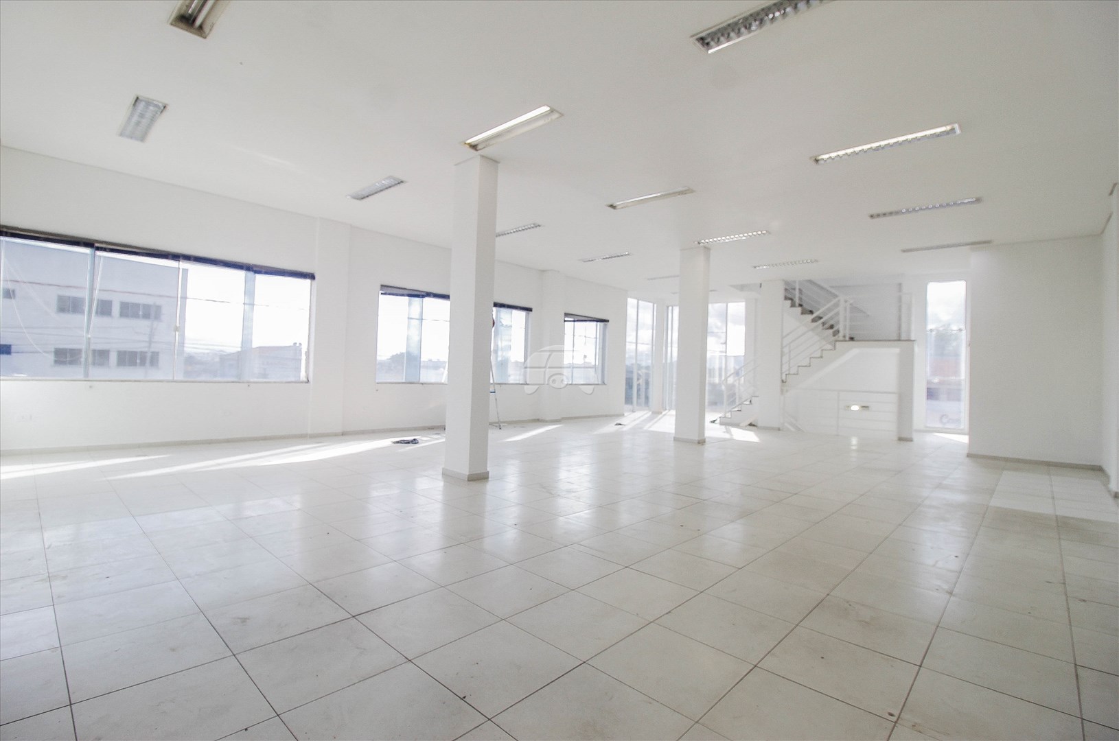 Comercial para alugar em Sítio Cercado, Curitiba — GOMES CONSULTOR IMOBILIARIO LTDA.