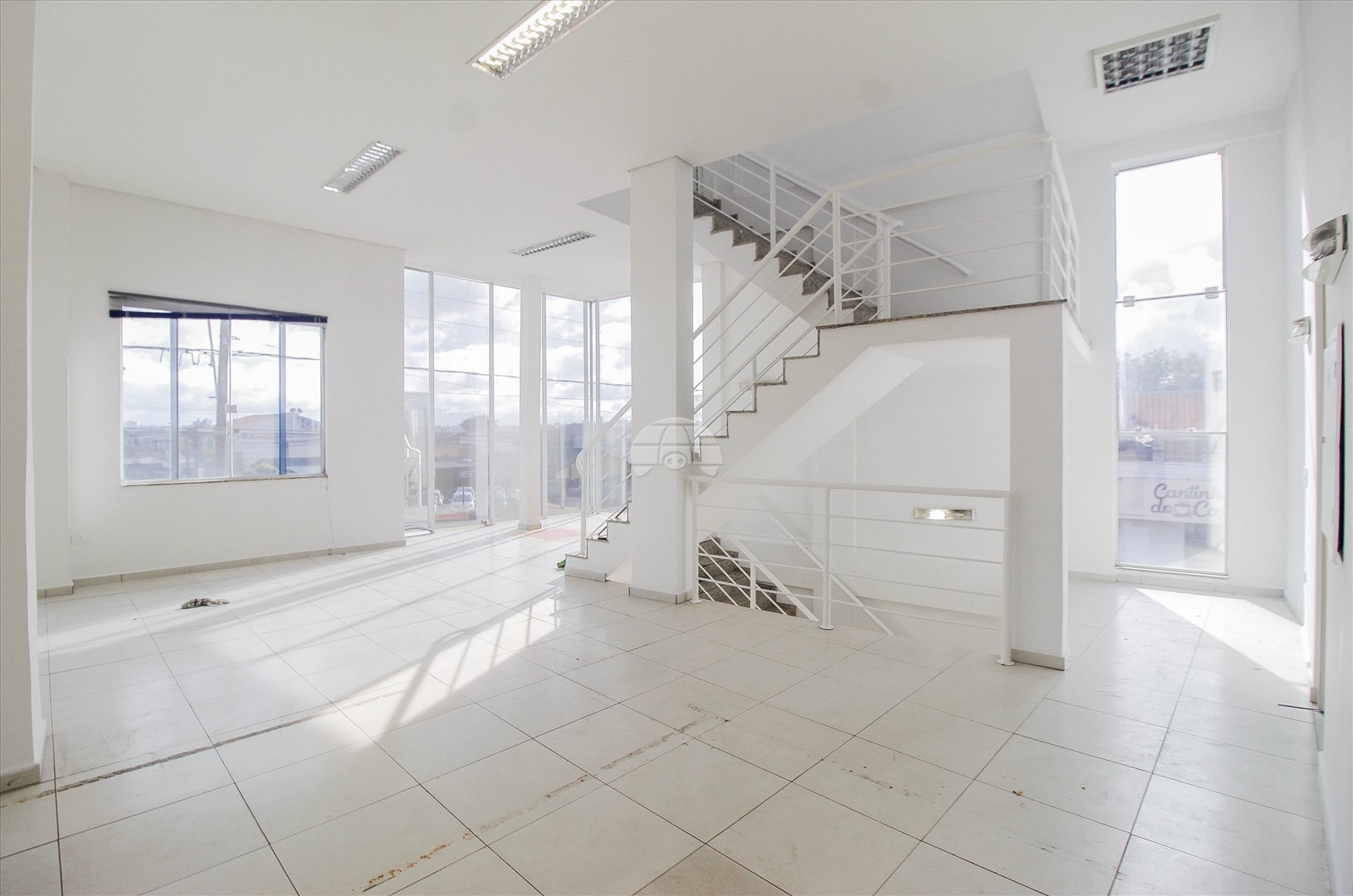 Comercial para alugar em Sítio Cercado, Curitiba — GOMES CONSULTOR IMOBILIARIO LTDA.
