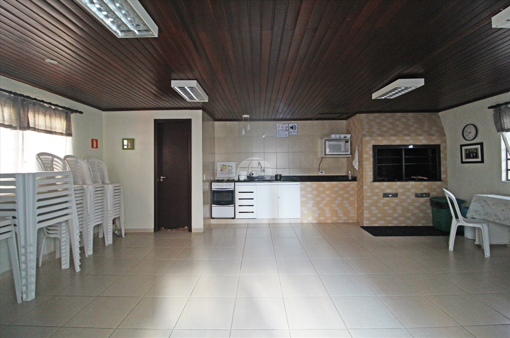 Apartamento para alugar em Novo Mundo, Curitiba — GOMES CONSULTOR IMOBILIARIO LTDA.