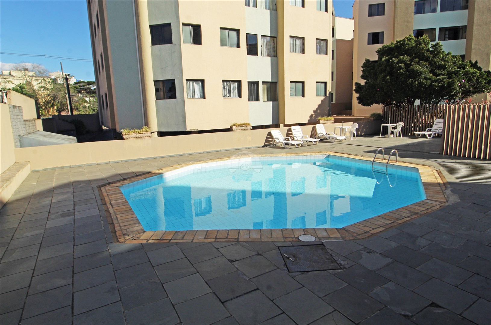 Apartamento para alugar em Novo Mundo, Curitiba — GOMES CONSULTOR IMOBILIARIO LTDA.