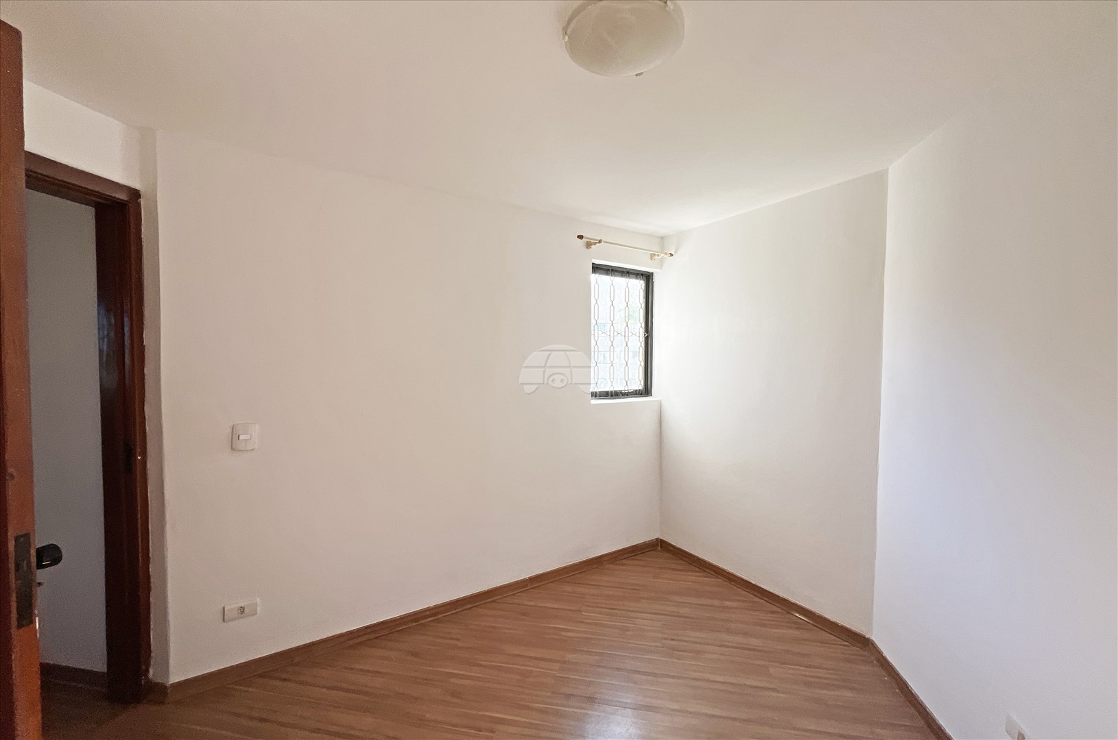 Apartamento para alugar em Novo Mundo, Curitiba — GOMES CONSULTOR IMOBILIARIO LTDA.