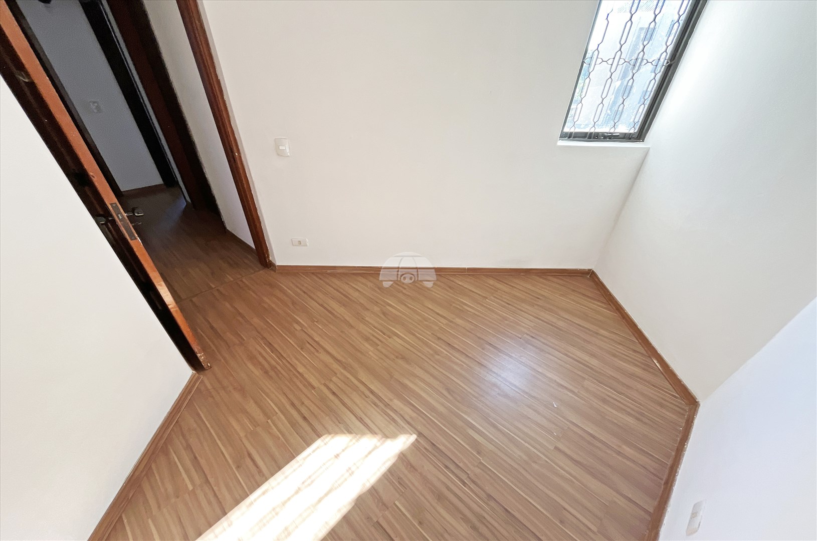 Apartamento para alugar em Novo Mundo, Curitiba — GOMES CONSULTOR IMOBILIARIO LTDA.