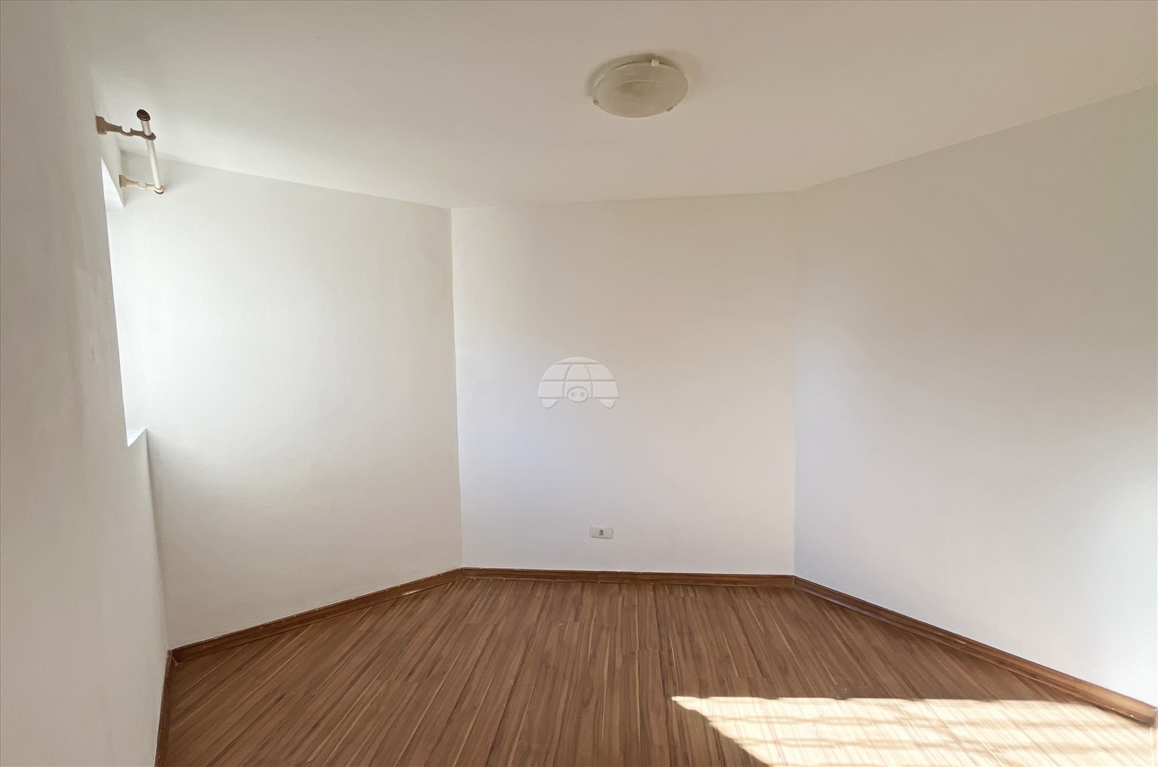 Apartamento para alugar em Novo Mundo, Curitiba — GOMES CONSULTOR IMOBILIARIO LTDA.