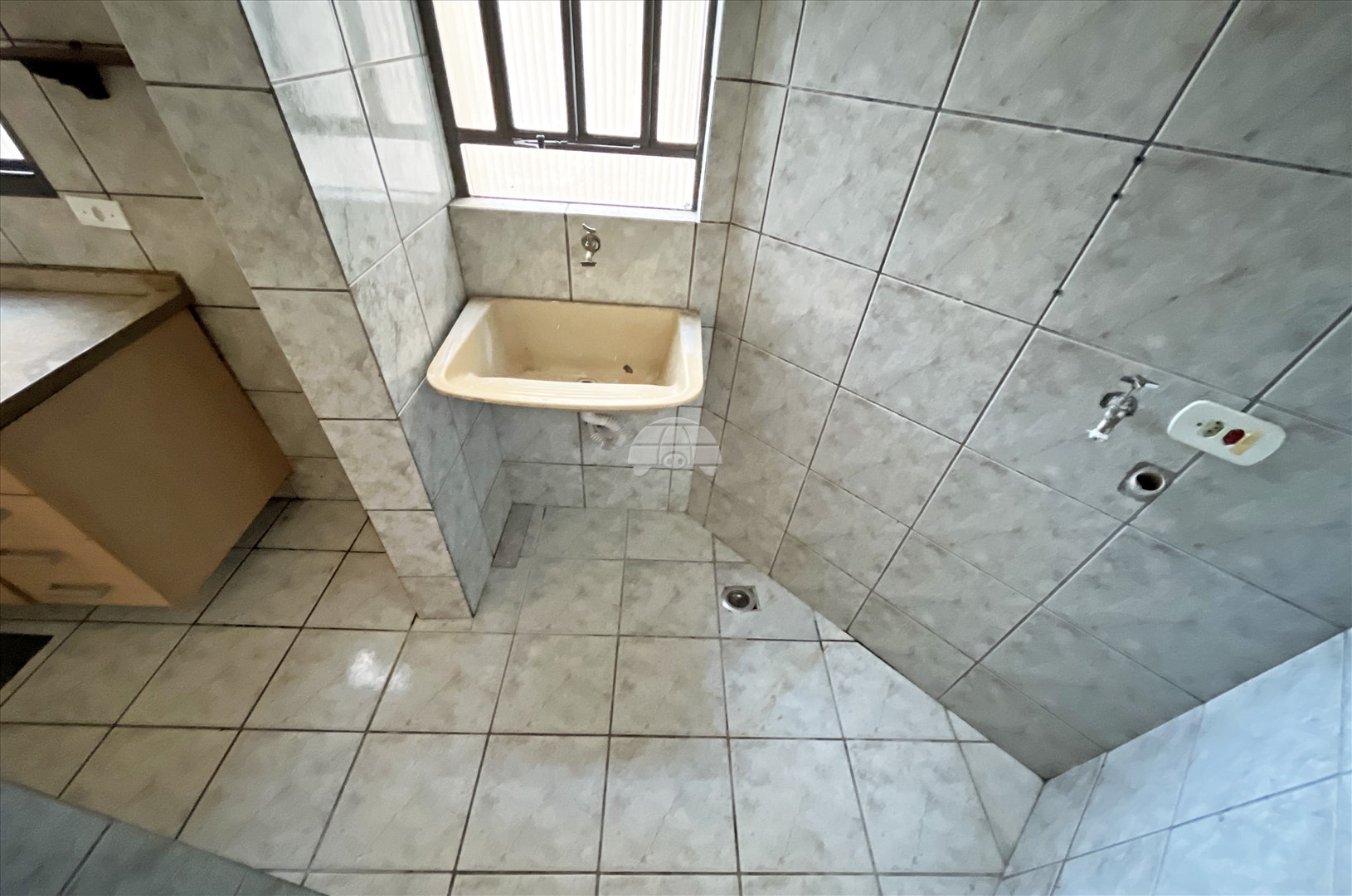 Apartamento para alugar em Novo Mundo, Curitiba — GOMES CONSULTOR IMOBILIARIO LTDA.