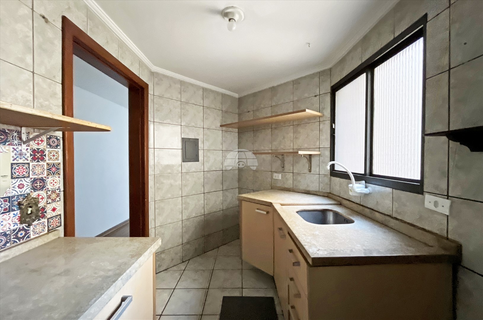 Apartamento para alugar em Novo Mundo, Curitiba — GOMES CONSULTOR IMOBILIARIO LTDA.