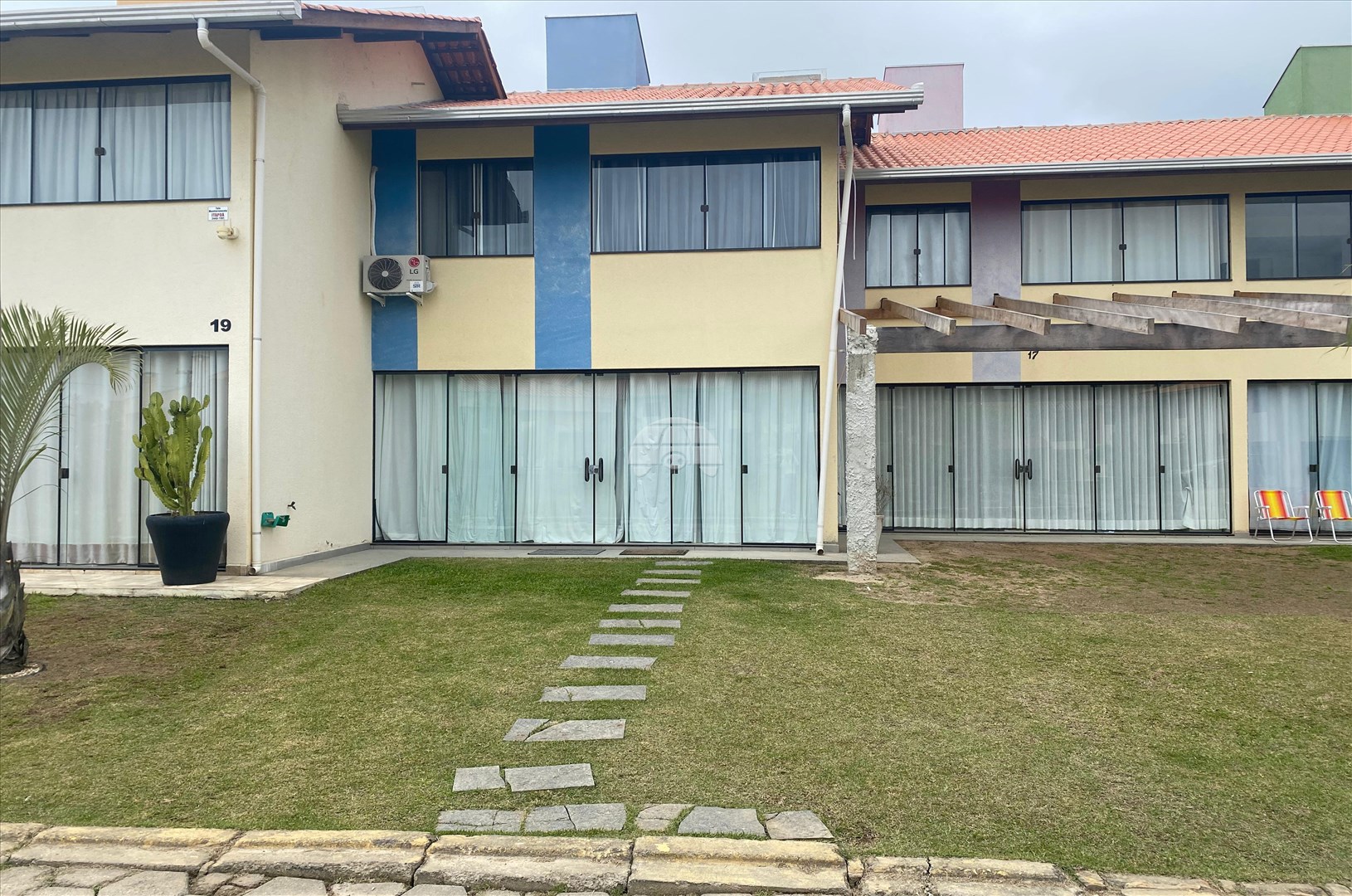Sobrado para alugar em Barra Do Saí, Itapoá — Portal Chave Fácil