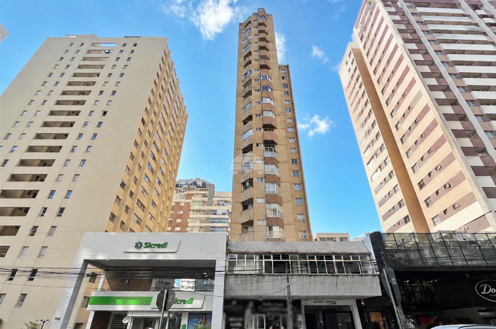 Apartamento para alugar em Bigorrilho, Curitiba — GOMES CONSULTOR IMOBILIARIO LTDA.