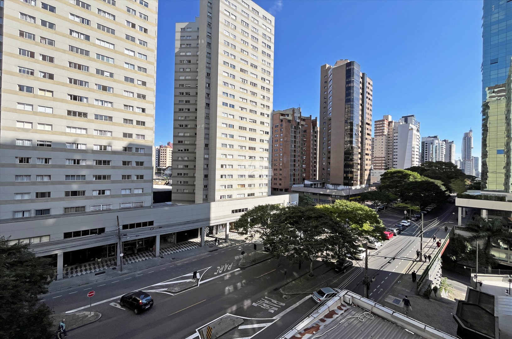 Apartamento para alugar em Bigorrilho, Curitiba — GOMES CONSULTOR IMOBILIARIO LTDA.