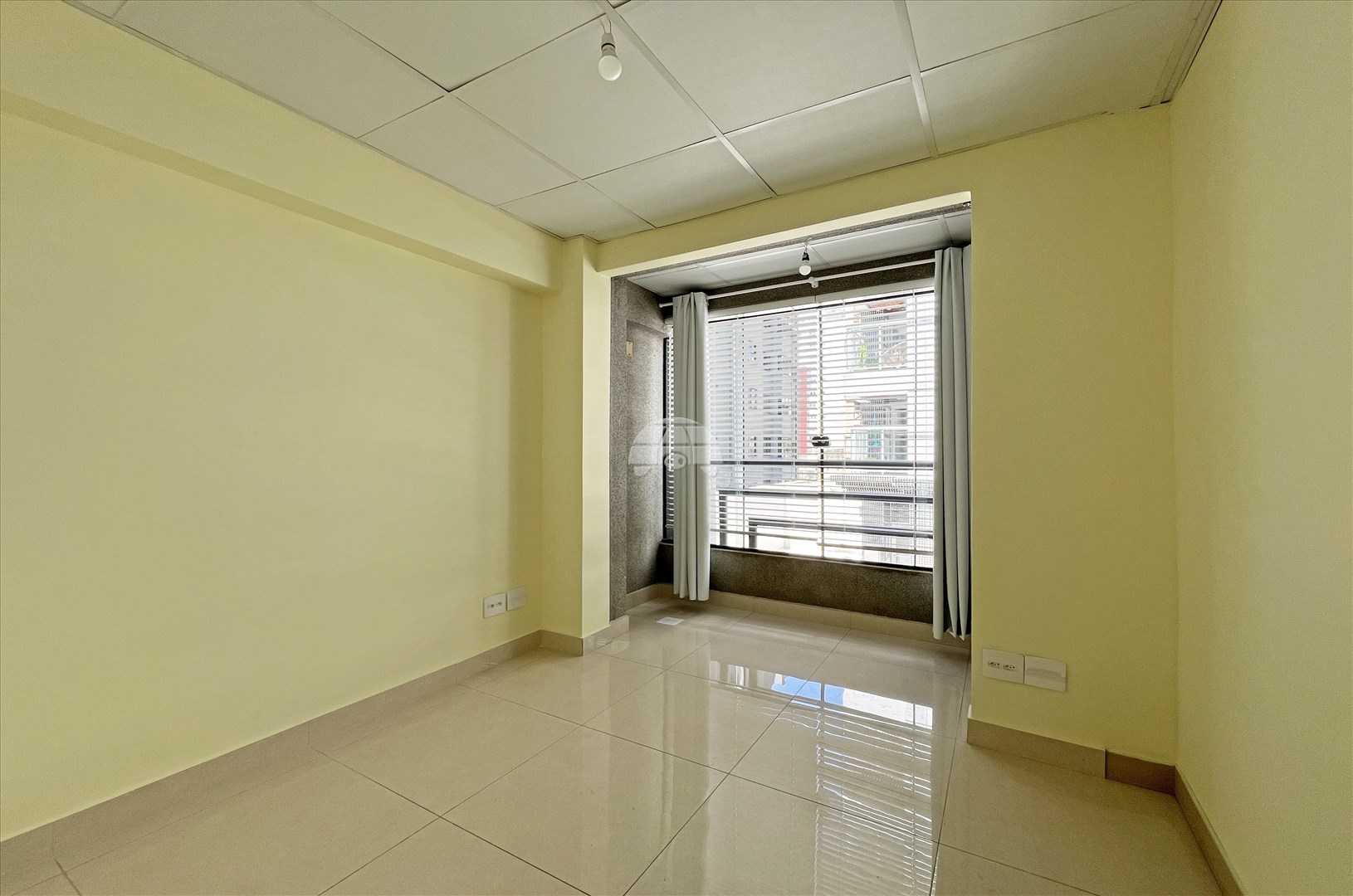 Sala/Conjunto Comercial para alugar em Centro, Curitiba — TESTE 12342