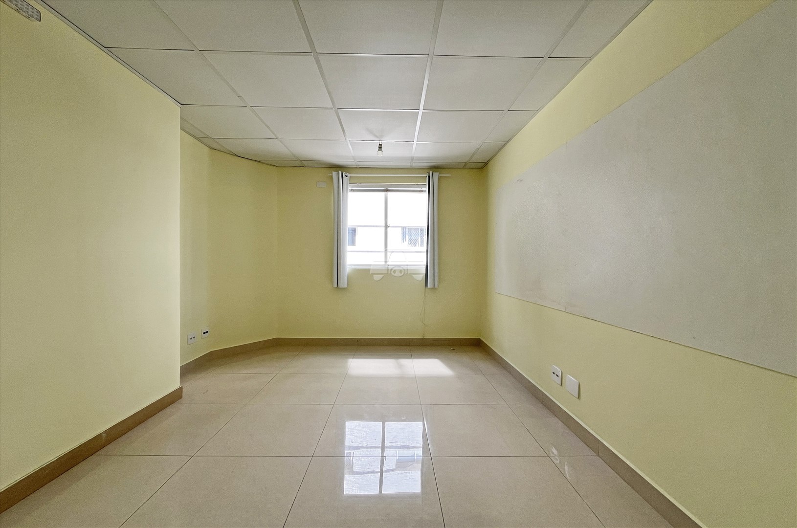 Sala/Conjunto Comercial para alugar em Centro, Curitiba — TESTE 12342