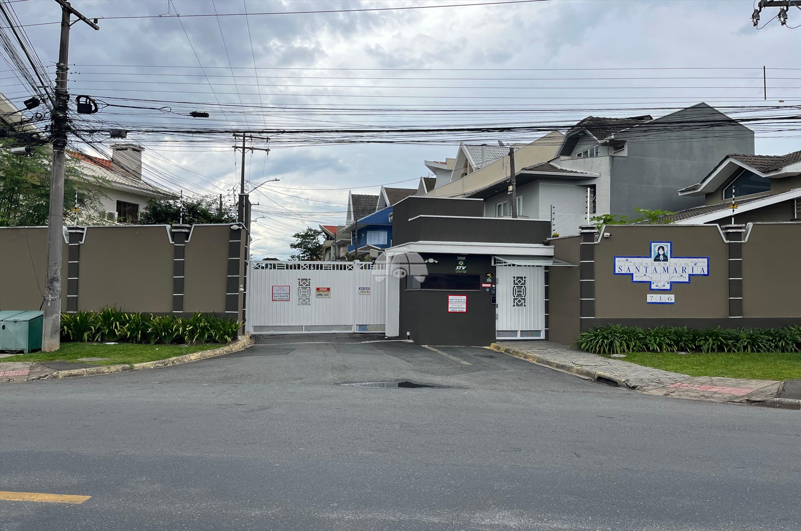 Sobrado para alugar em Xaxim, Curitiba — Portal Chave Fácil