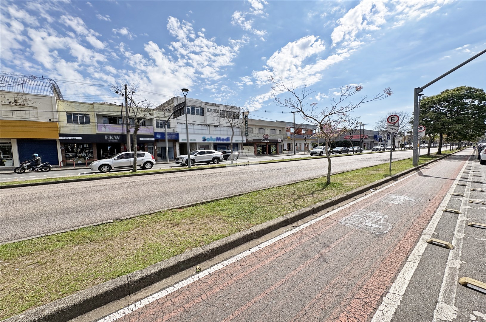 Comercial para alugar em Hauer, Curitiba — Imobiliária Razão