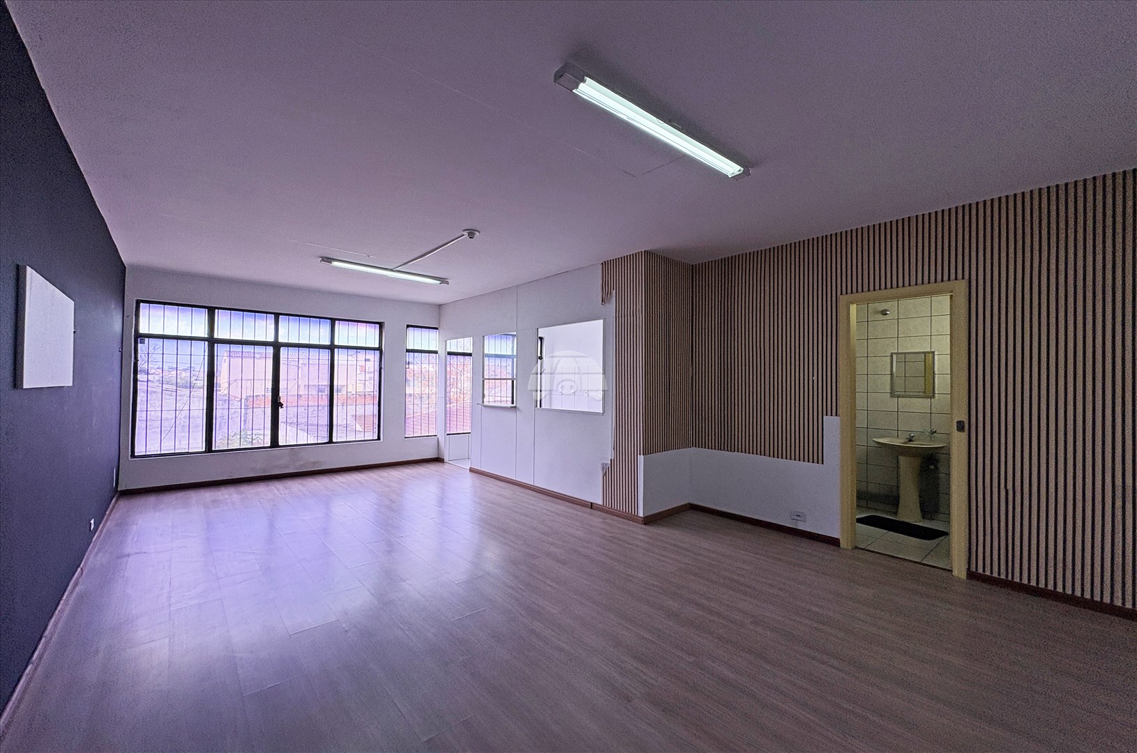 Comercial para alugar em Hauer, Curitiba — Imobiliária Razão