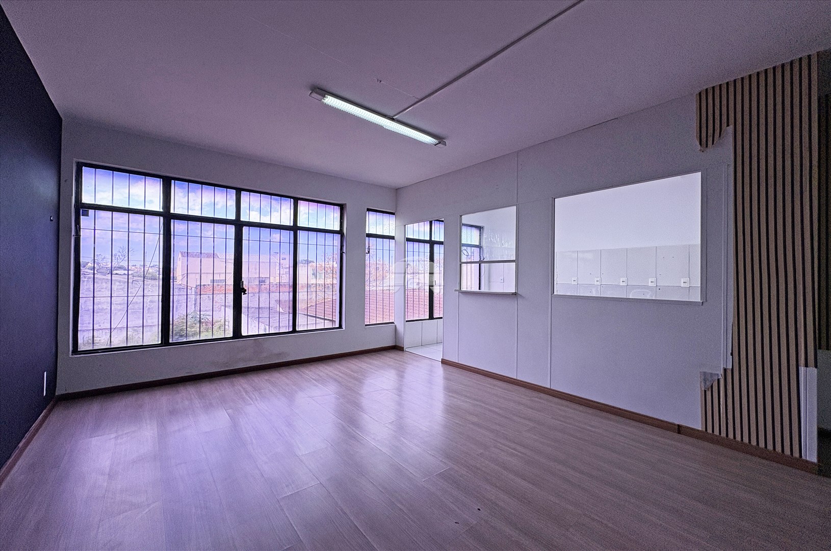 Comercial para alugar em Hauer, Curitiba — Imobiliária Razão