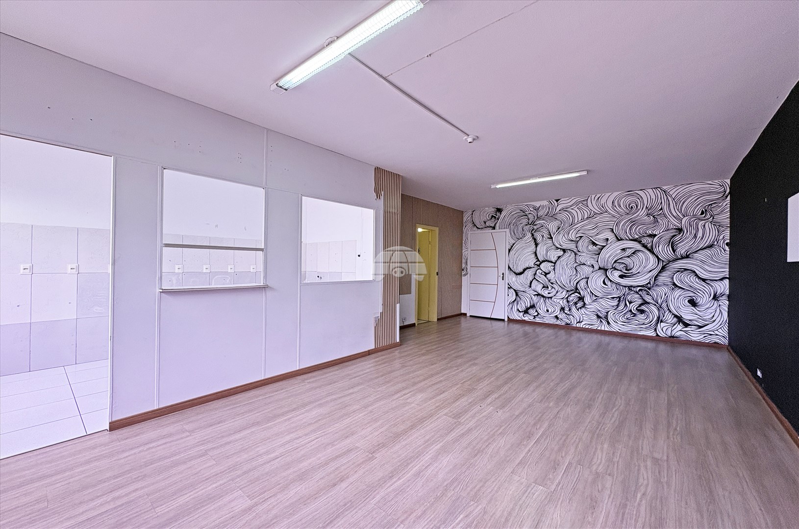 Comercial para alugar em Hauer, Curitiba — Imobiliária Razão