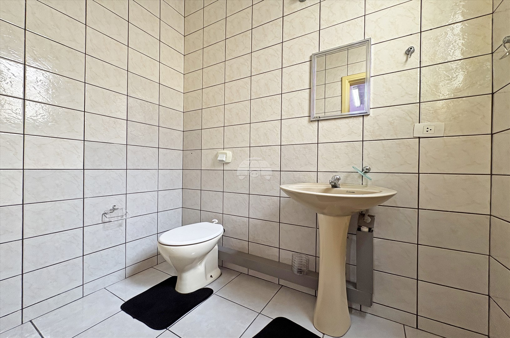 Comercial para alugar em Hauer, Curitiba — Imobiliária Razão