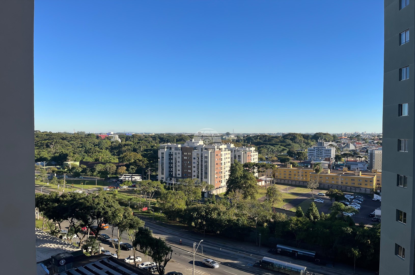 Apartamento para alugar em Cristo Rei, Curitiba — GOMES CONSULTOR IMOBILIARIO LTDA.