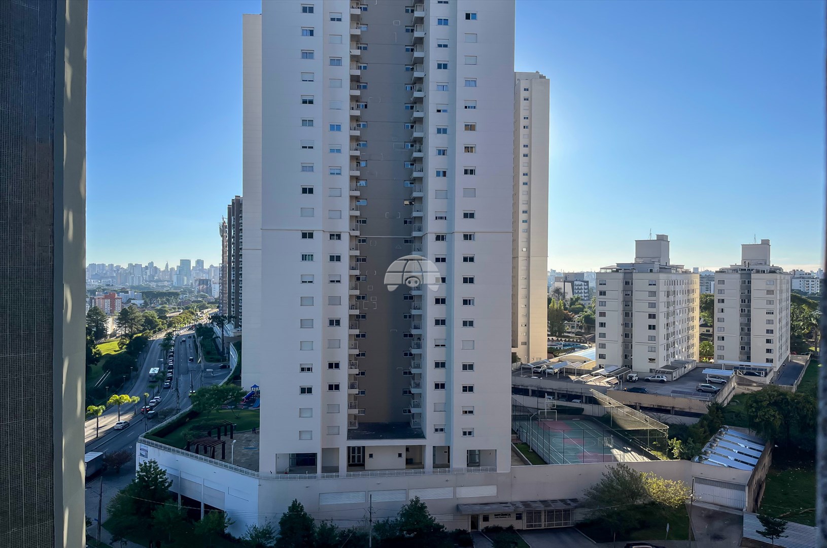 Apartamento para alugar em Cristo Rei, Curitiba — GOMES CONSULTOR IMOBILIARIO LTDA.