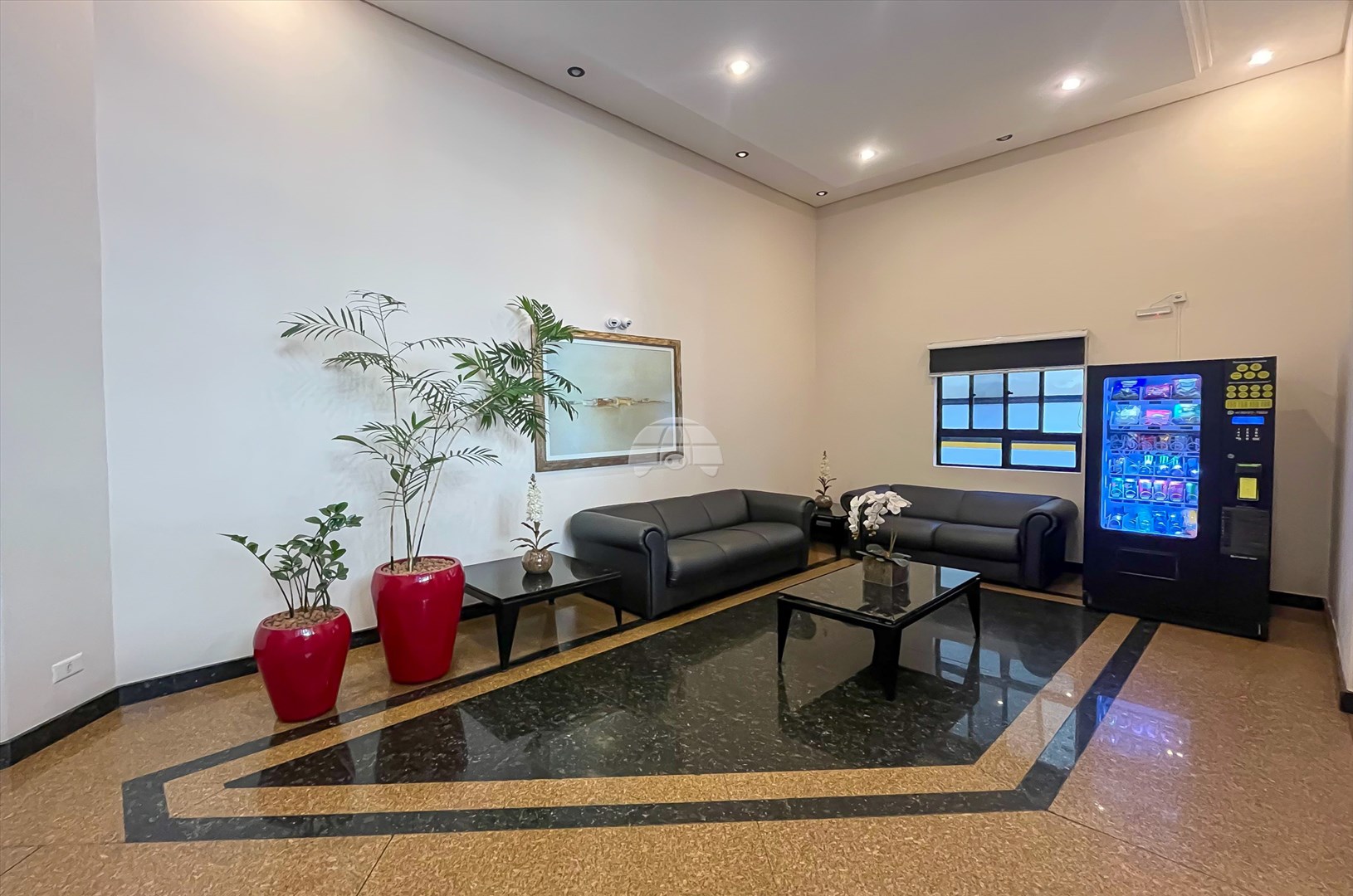 Apartamento para alugar em Cristo Rei, Curitiba — GOMES CONSULTOR IMOBILIARIO LTDA.