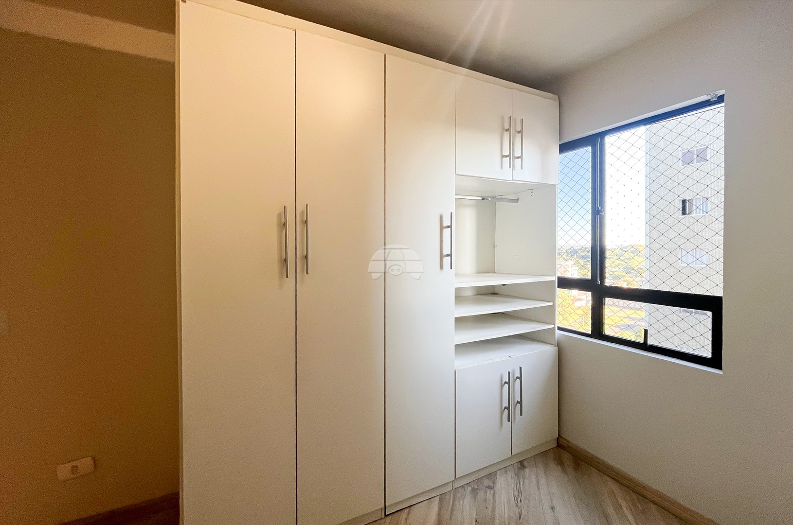 Apartamento para alugar em Cristo Rei, Curitiba — GOMES CONSULTOR IMOBILIARIO LTDA.