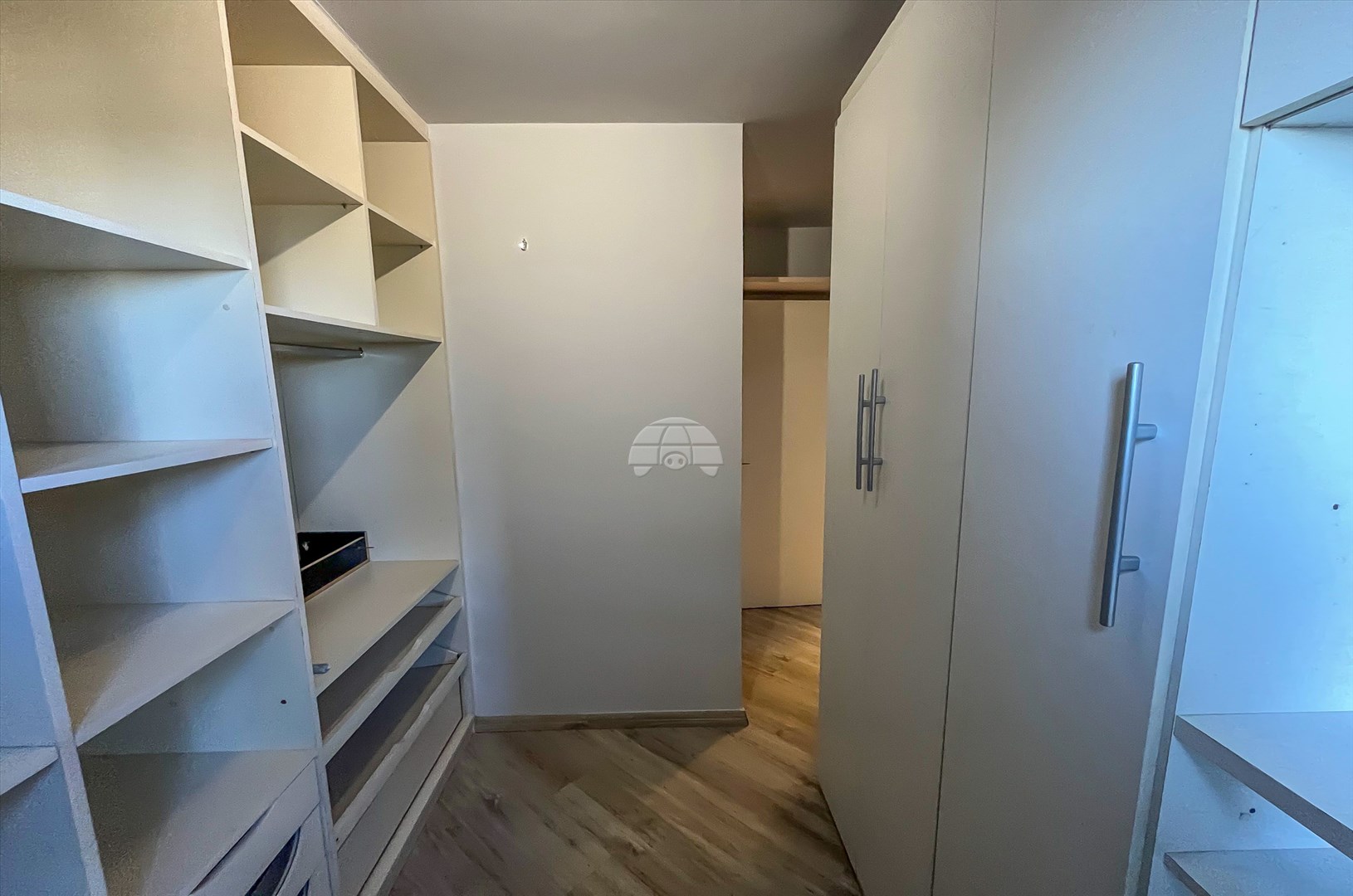 Apartamento para alugar em Cristo Rei, Curitiba — GOMES CONSULTOR IMOBILIARIO LTDA.