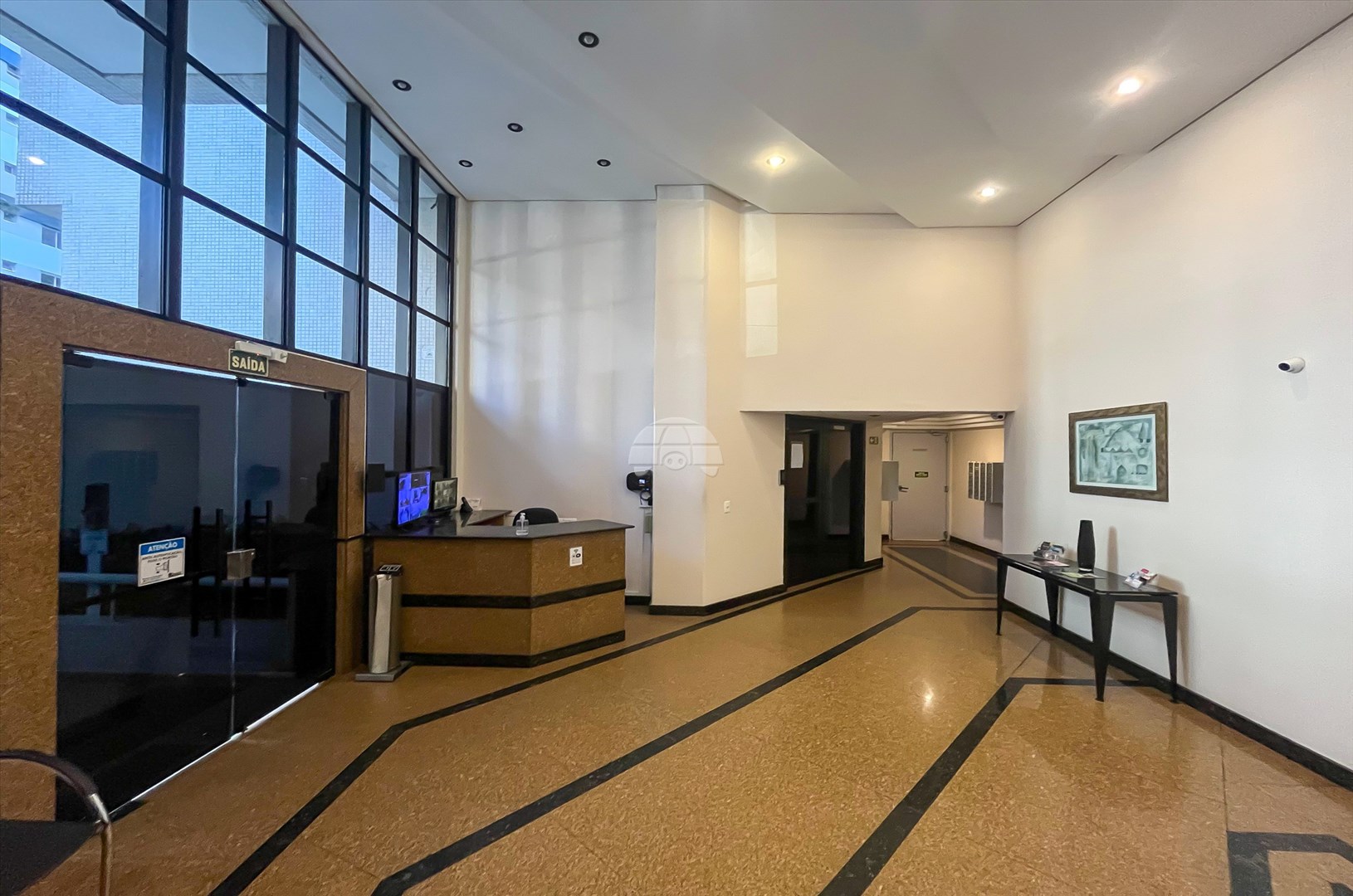 Apartamento para alugar em Cristo Rei, Curitiba — GOMES CONSULTOR IMOBILIARIO LTDA.