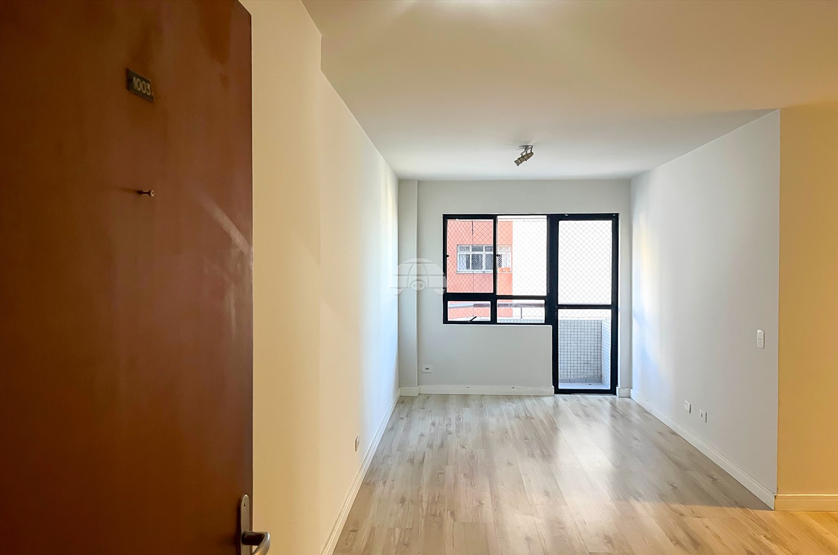 Apartamento para alugar em Cristo Rei, Curitiba — GOMES CONSULTOR IMOBILIARIO LTDA.