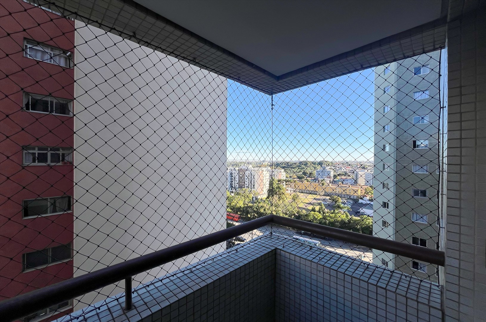 Apartamento para alugar em Cristo Rei, Curitiba — GOMES CONSULTOR IMOBILIARIO LTDA.