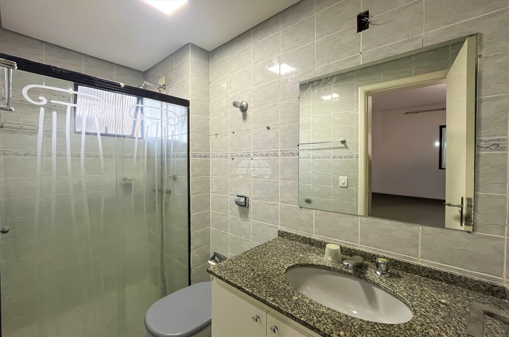 Apartamento para alugar em Cristo Rei, Curitiba — GOMES CONSULTOR IMOBILIARIO LTDA.