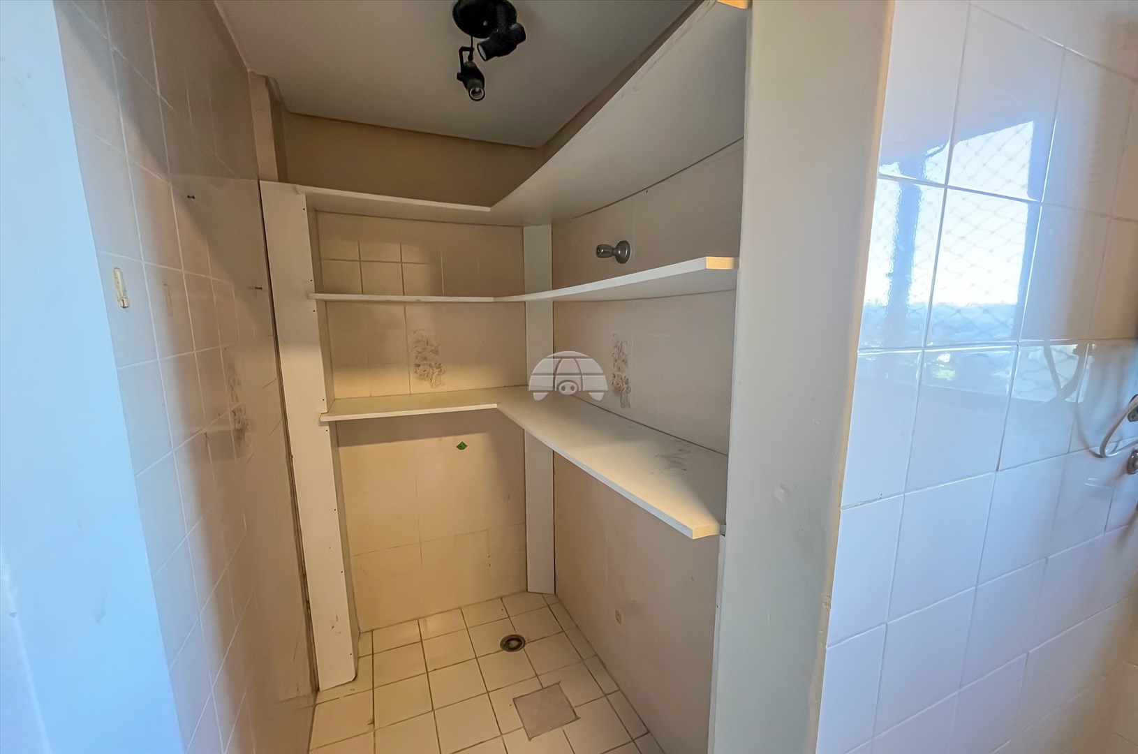 Apartamento para alugar em Cristo Rei, Curitiba — GOMES CONSULTOR IMOBILIARIO LTDA.