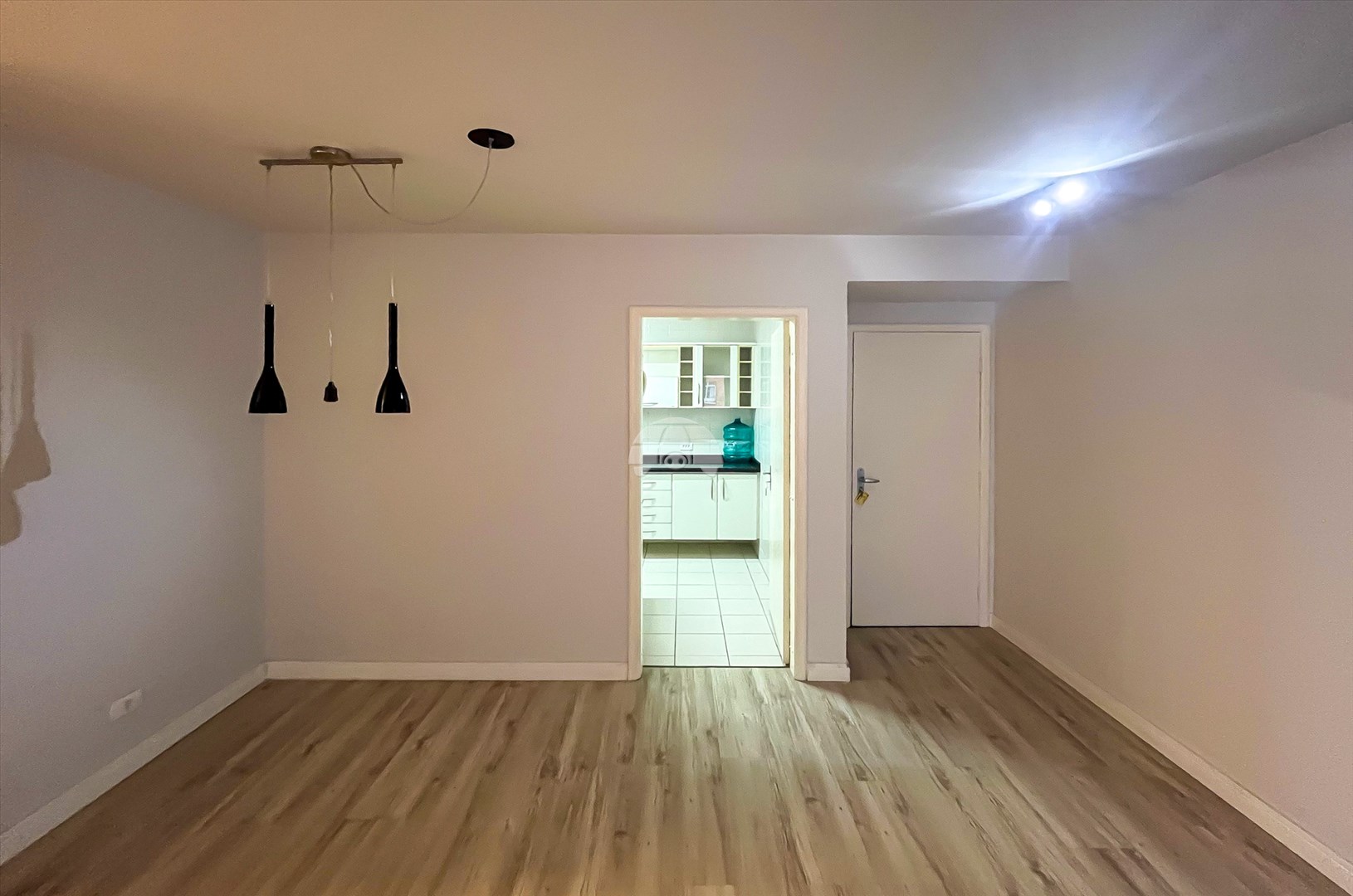 Apartamento para alugar em Cristo Rei, Curitiba — GOMES CONSULTOR IMOBILIARIO LTDA.
