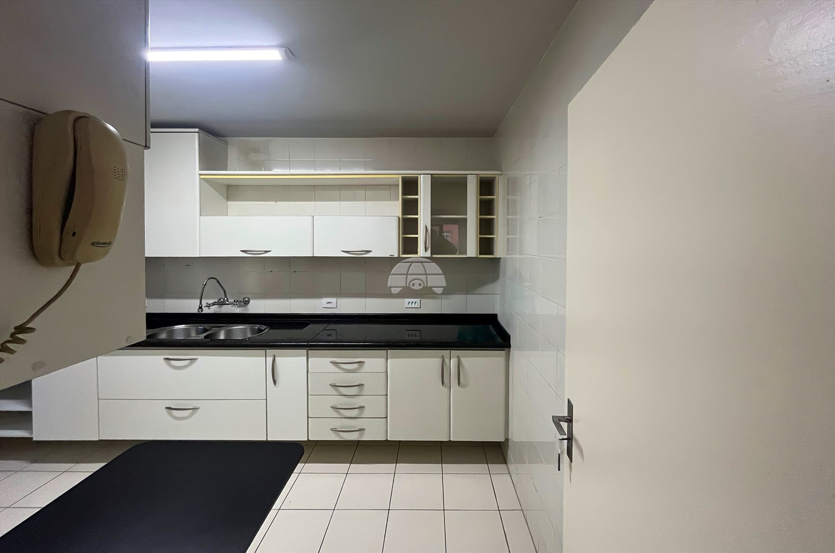 Apartamento para alugar em Cristo Rei, Curitiba — GOMES CONSULTOR IMOBILIARIO LTDA.